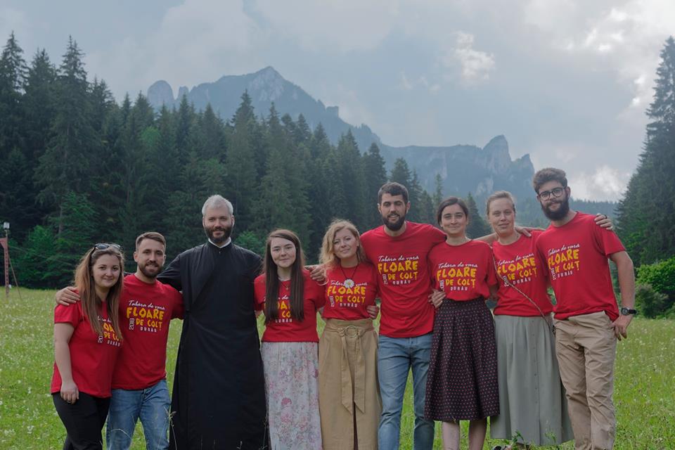 Echipa Taberei "Floare de colţ" de la Durău, pregătită pentru o vară deosebită Echipa Taberei "Floare de colţ" de la Durău, pregătită pentru o vară deosebită