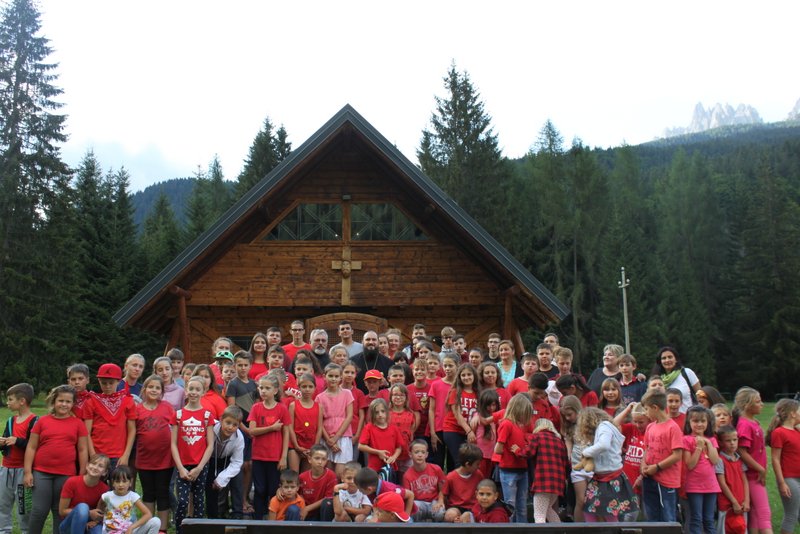 PS Atanasie de Bogdania, în tabără alături de copii