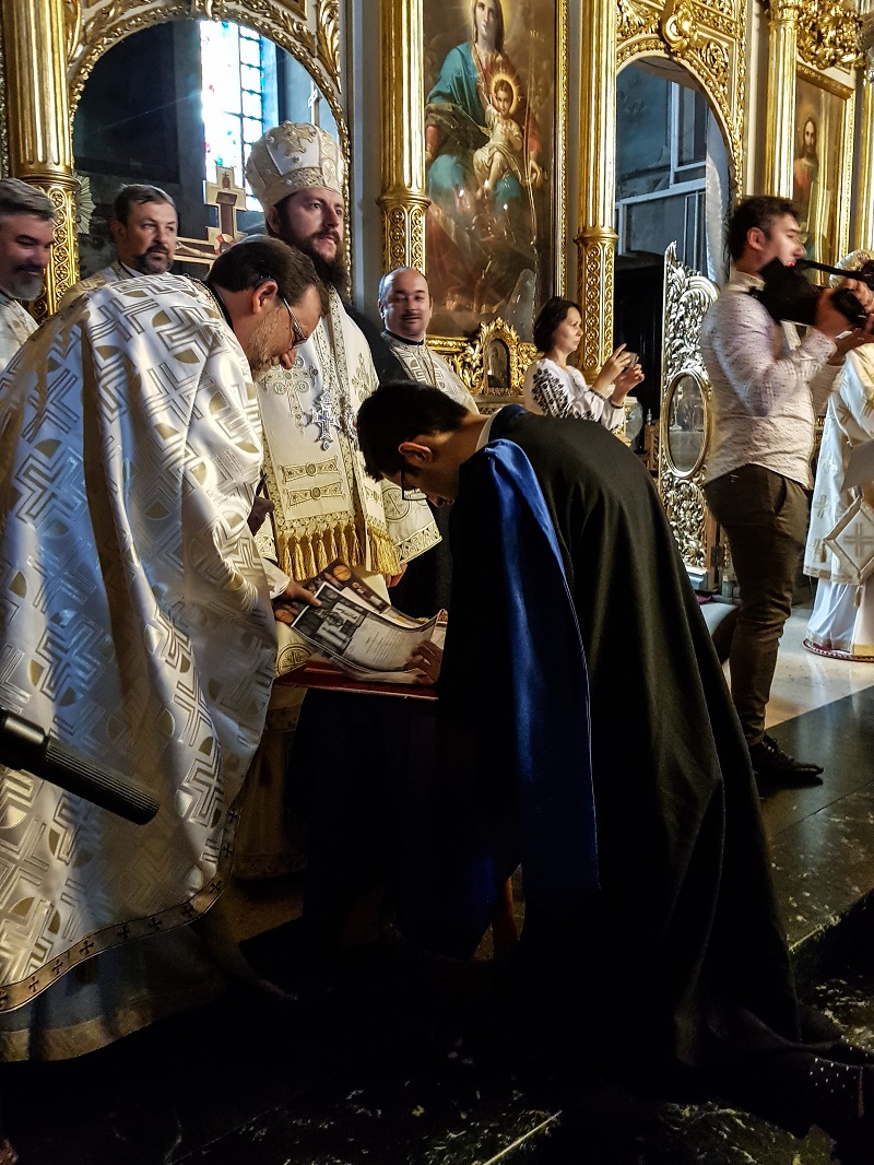 Jurământ de credință al absolvenților teologi ieșeni: „Este foarte important să fim şi să devenim oameni ai lui Dumnezeu”