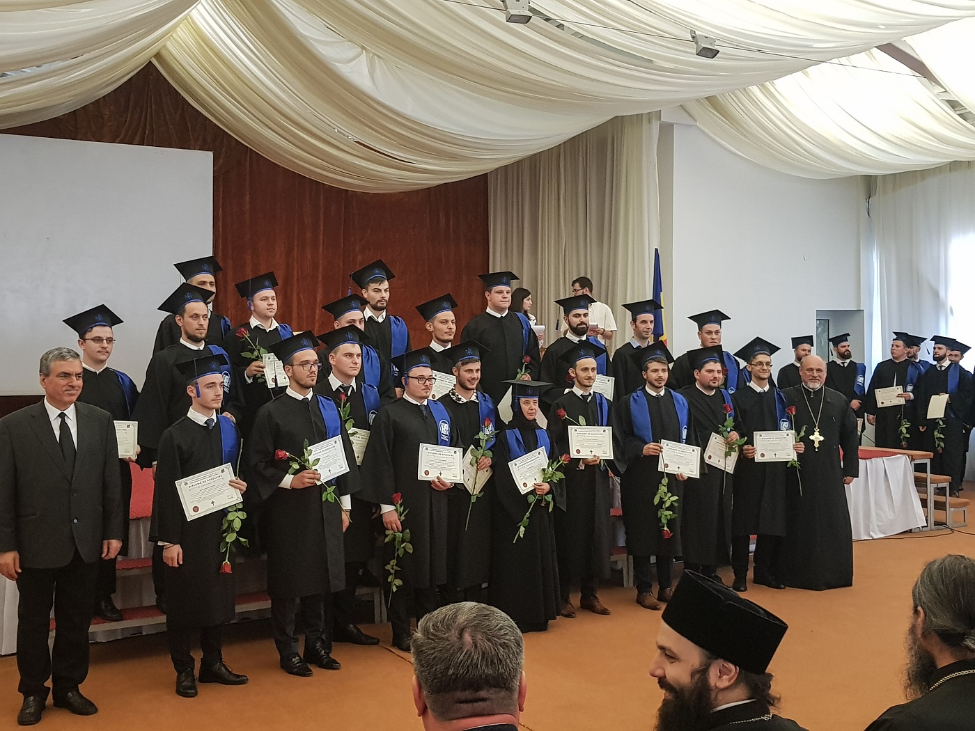 Jurământ de credință al absolvenților teologi ieșeni: „Este foarte important să fim şi să devenim oameni ai lui Dumnezeu”