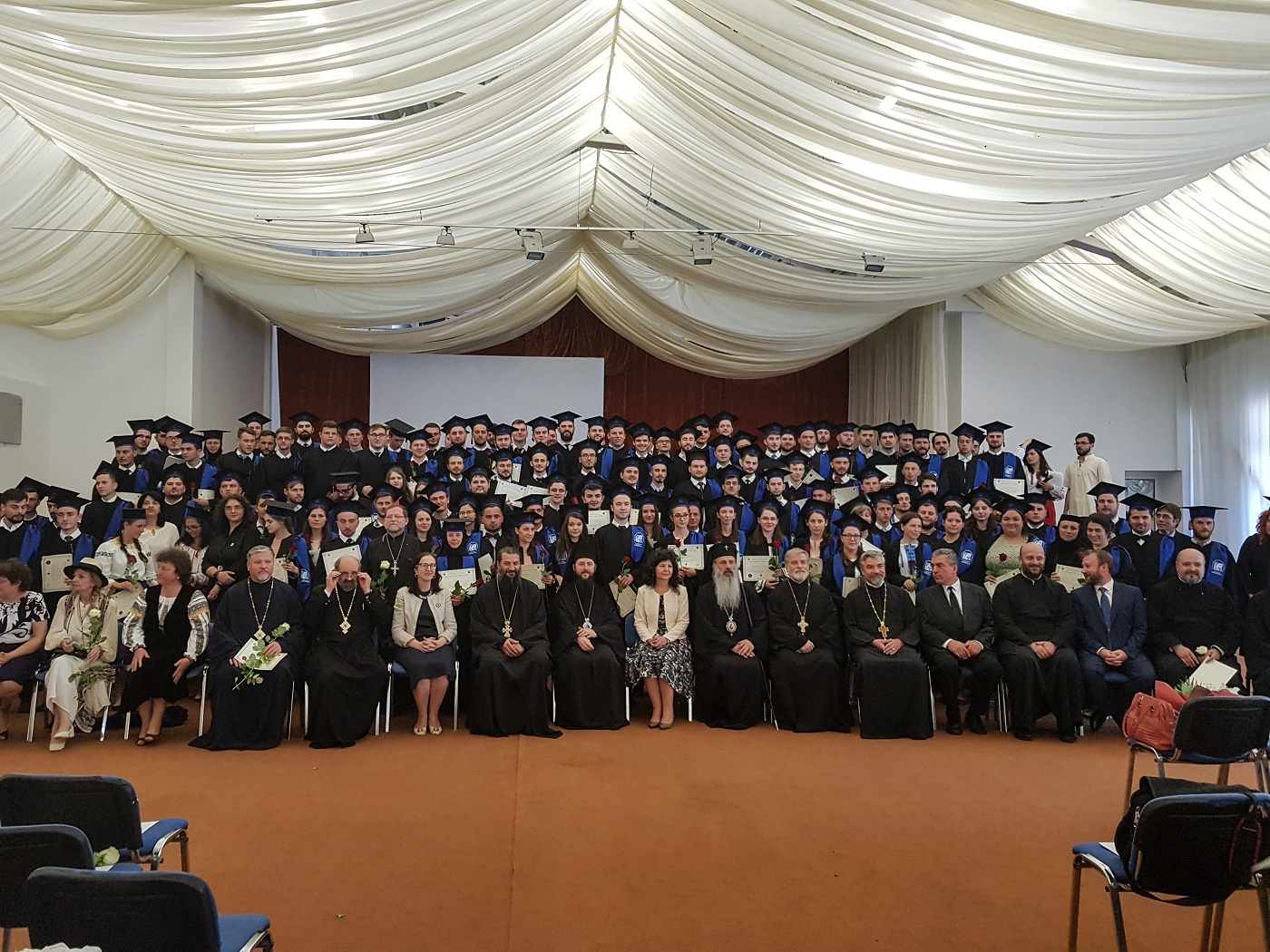 Jurământ de credință al absolvenților teologi ieșeni: „Este foarte important să fim şi să devenim oameni ai lui Dumnezeu”