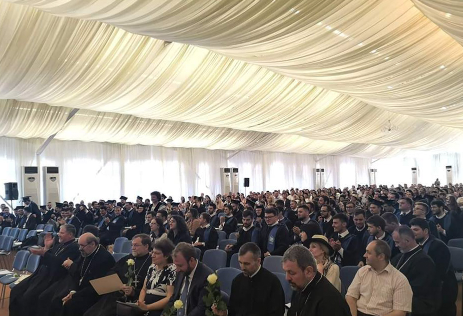 Jurământ de credință al absolvenților teologi ieșeni: „Este foarte important să fim şi să devenim oameni ai lui Dumnezeu”