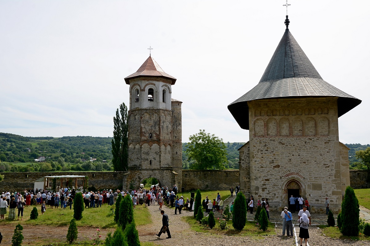 Sfântul Voievod Ştefan cel Mare, serbat la Mănăstirea Dobrovăţ