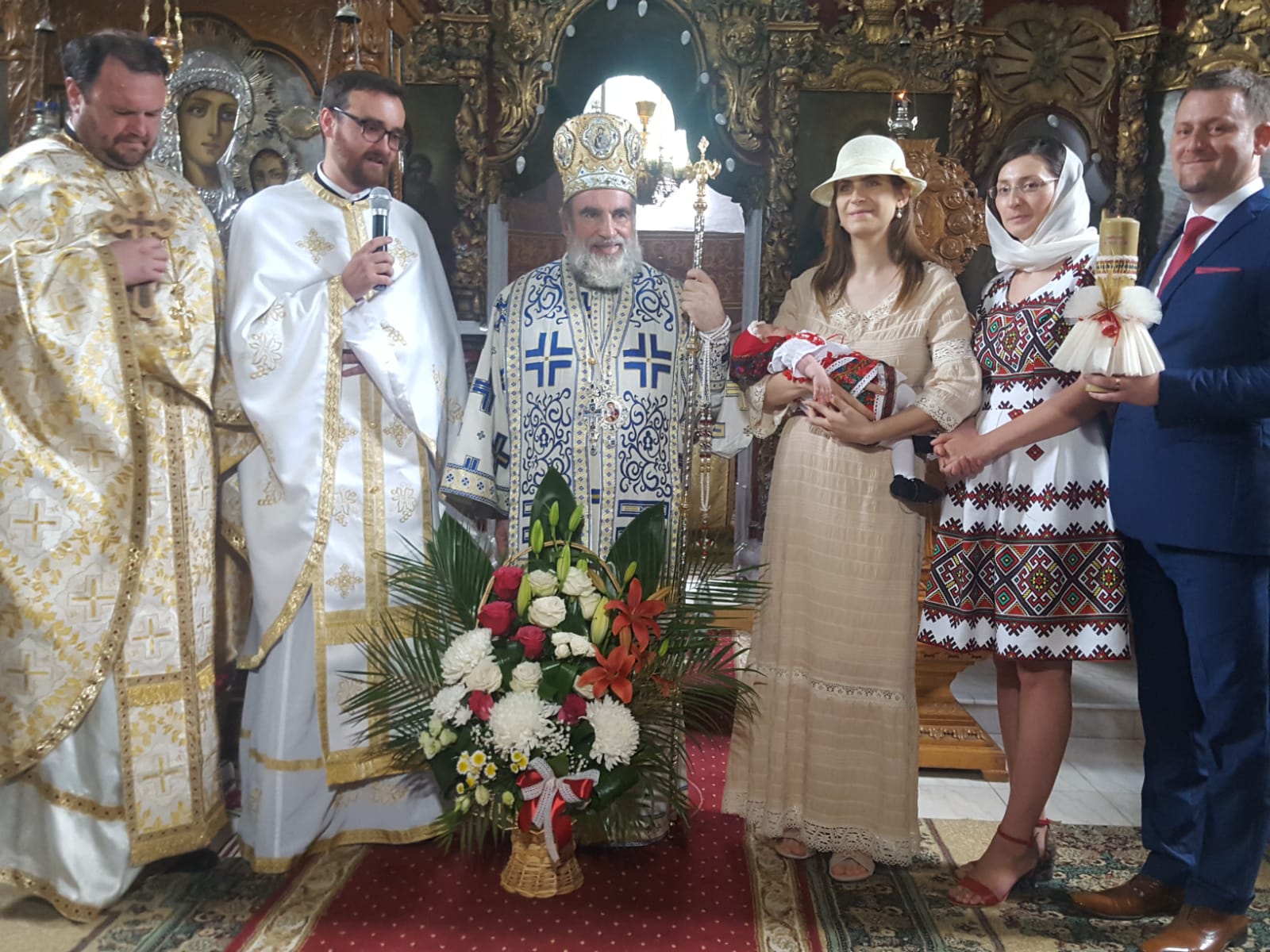 Liturghie baptismală în Parohia Gâdinți