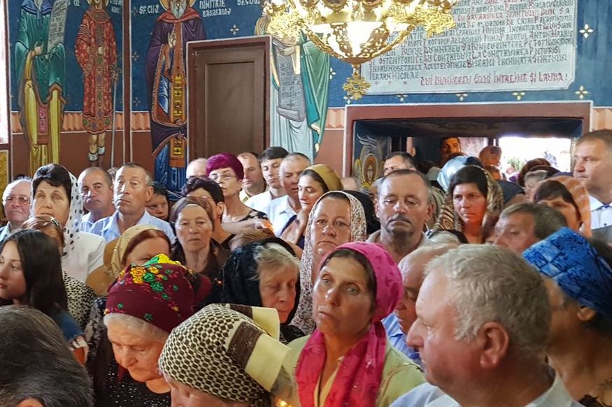 Biserica satului Ivănești, sfinţită de Episcopul Huşilor