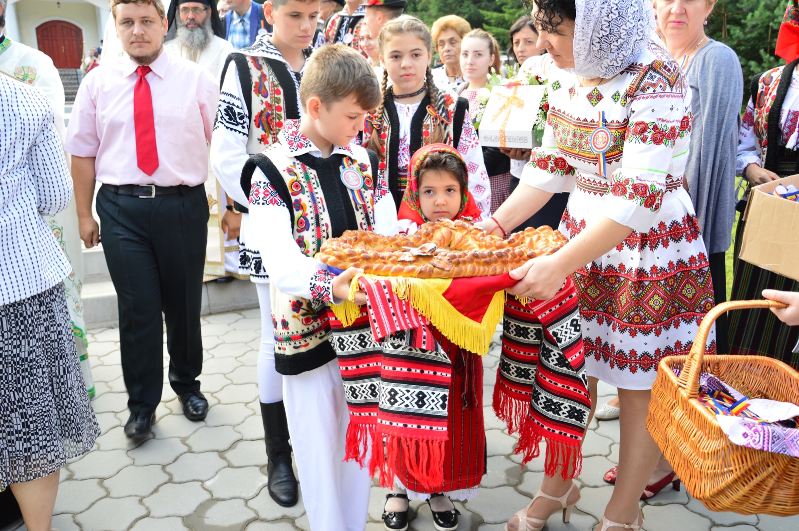 Biserica Parohiei Ciobănuş-Straja, sfinţită de doi ierarhi