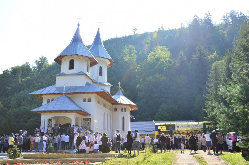 Biserica Parohiei Ciobănuş-Straja, sfinţită de doi ierarhi