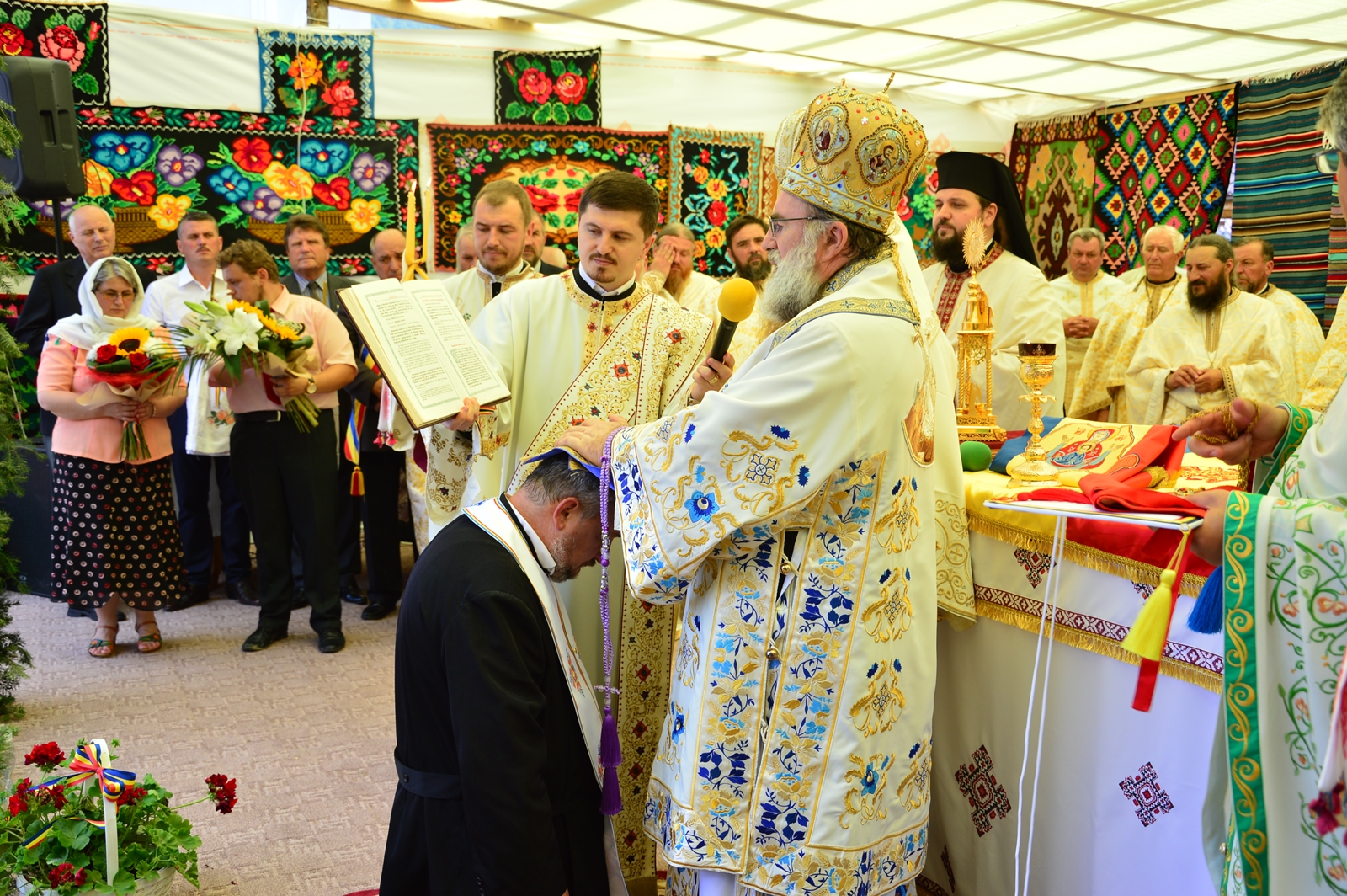 Biserica Parohiei Ciobănuş-Straja, sfinţită de doi ierarhi