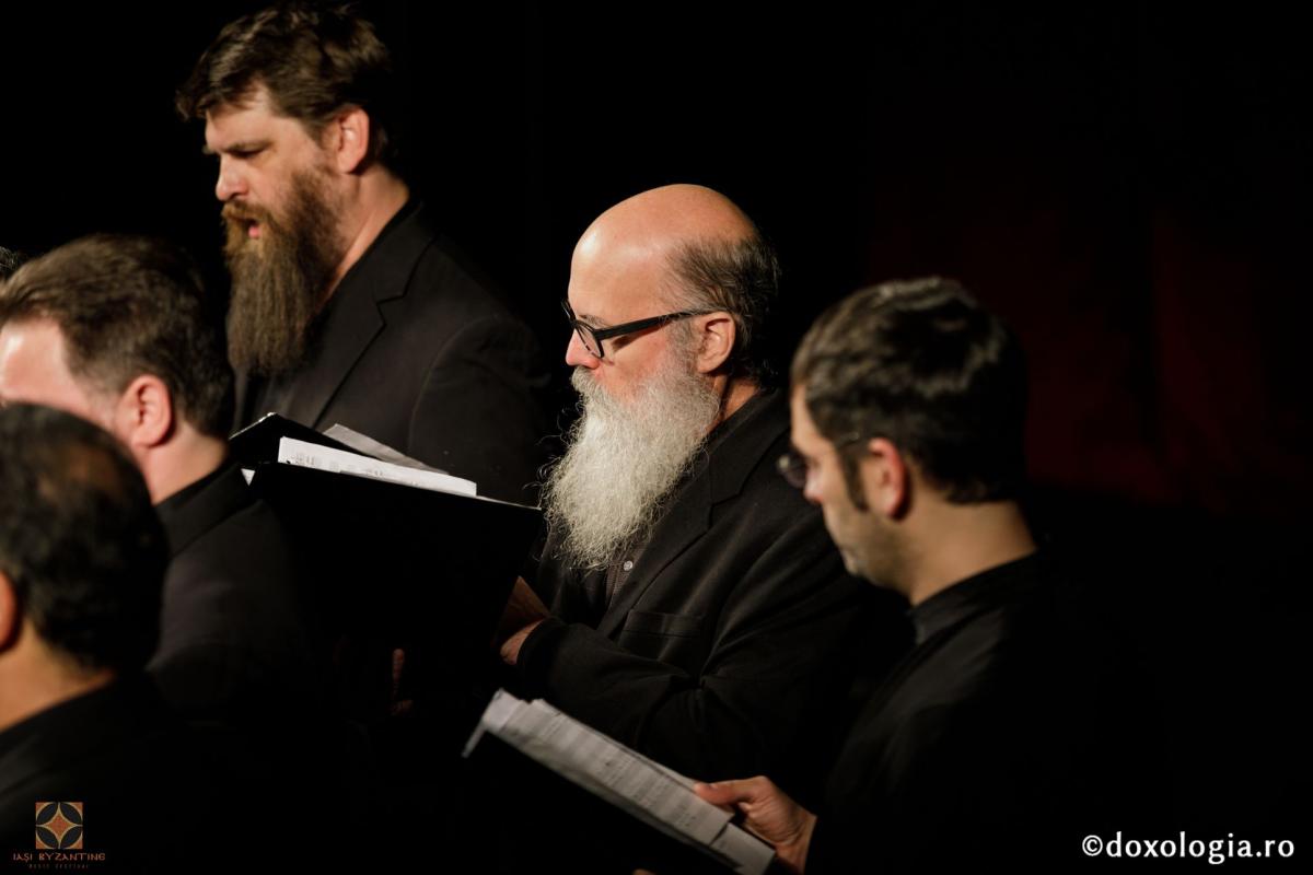 (Video) Ansamblul „Capella Romana” - Troparul Mântuiește Doamne poporul Tău