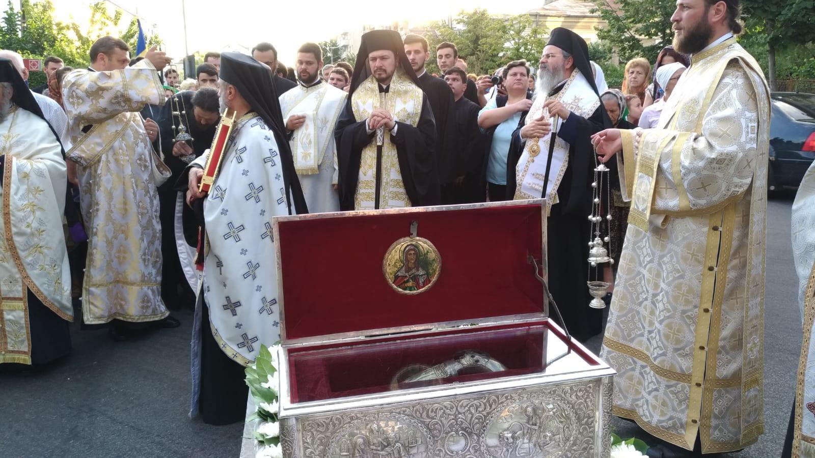 Preasfințitul Veniamin: „Orice fel de cinste ne-ar acorda cineva, niciodată să nu schimbăm cinstea pe care ne-o dă Dumnezeu, cu cinstea lumii!”