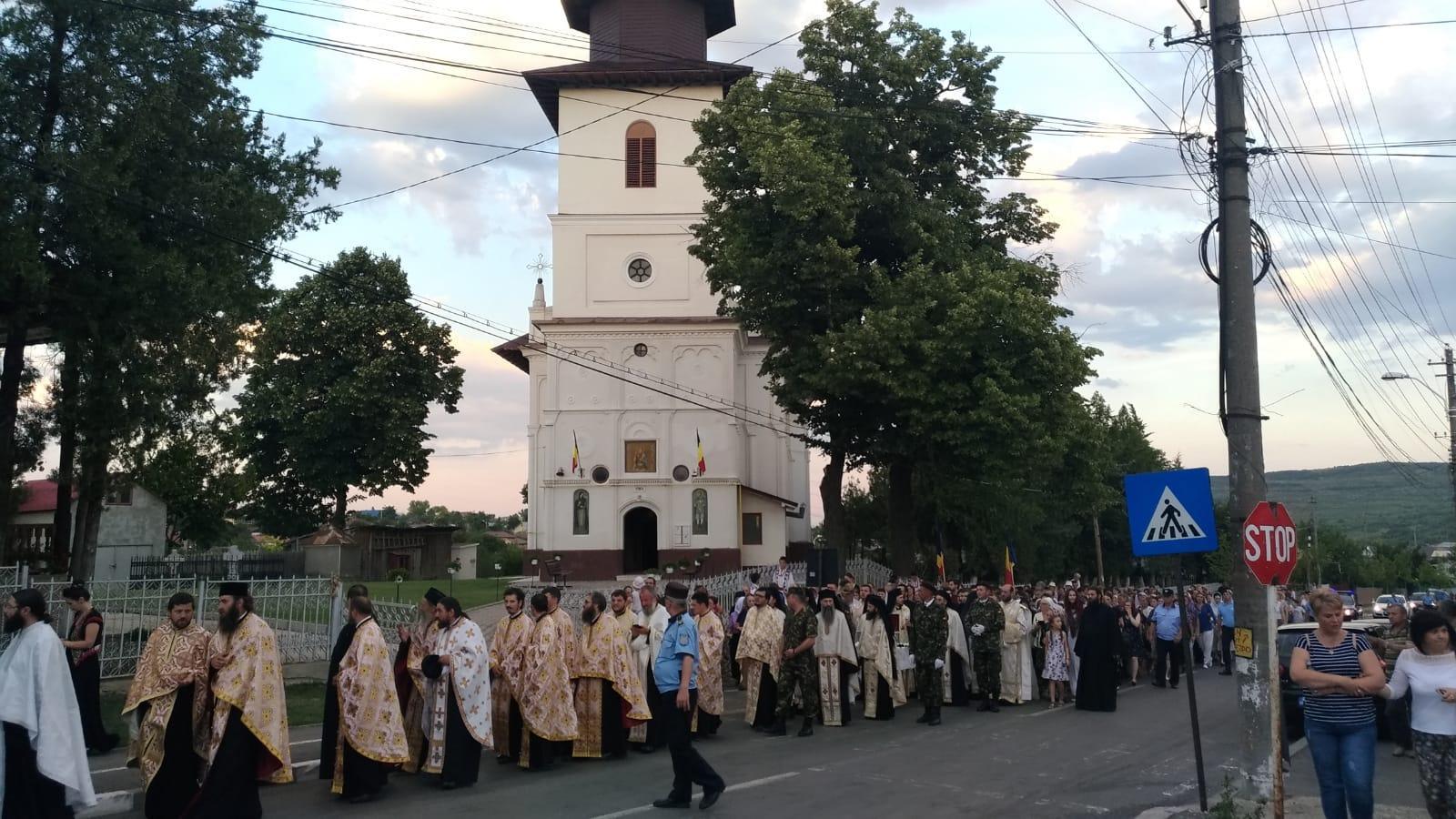 Preasfințitul Veniamin: „Orice fel de cinste ne-ar acorda cineva, niciodată să nu schimbăm cinstea pe care ne-o dă Dumnezeu, cu cinstea lumii!”