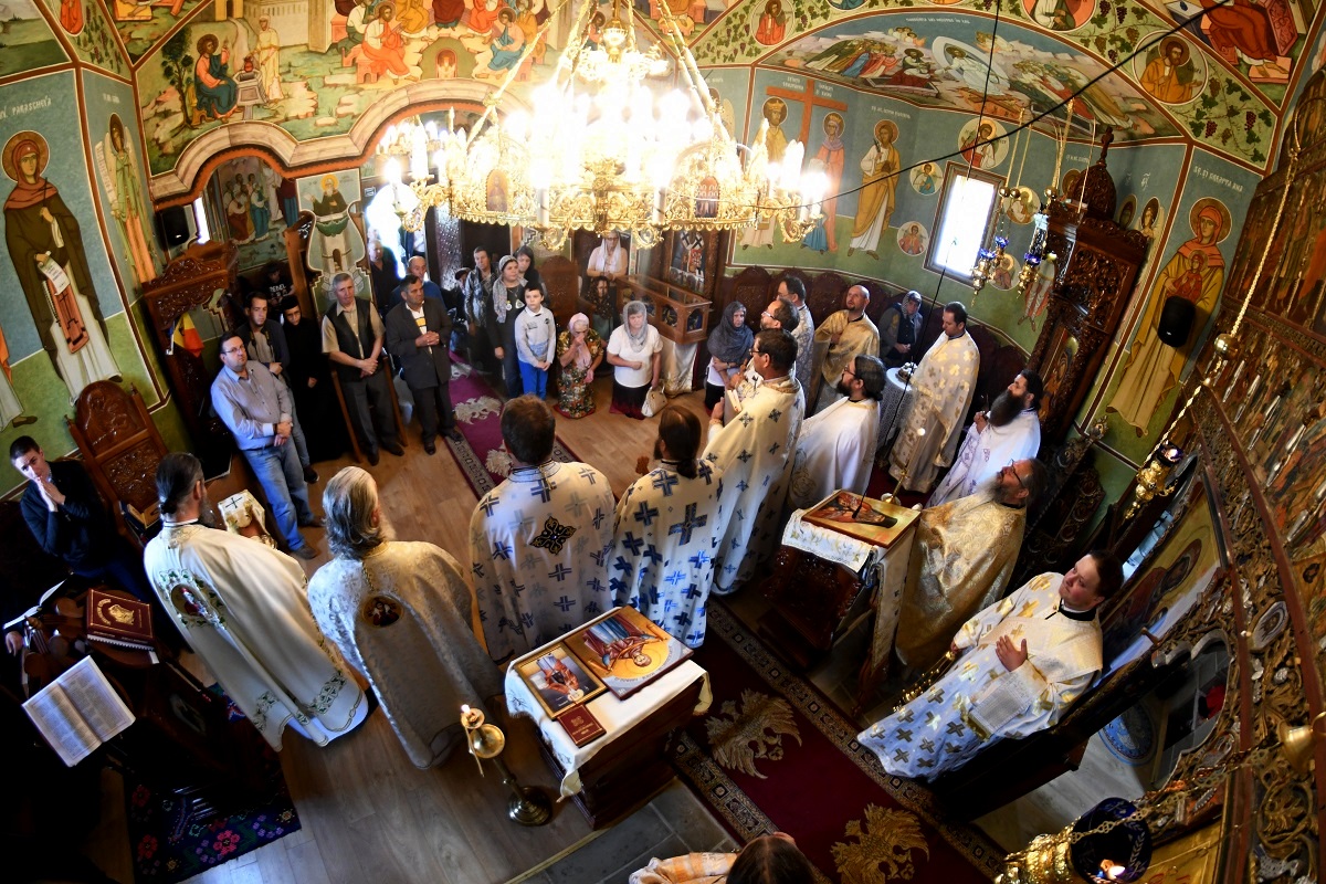 Sfântul Cuvios Atanasie Athonitul, serbat în două biserici moldave