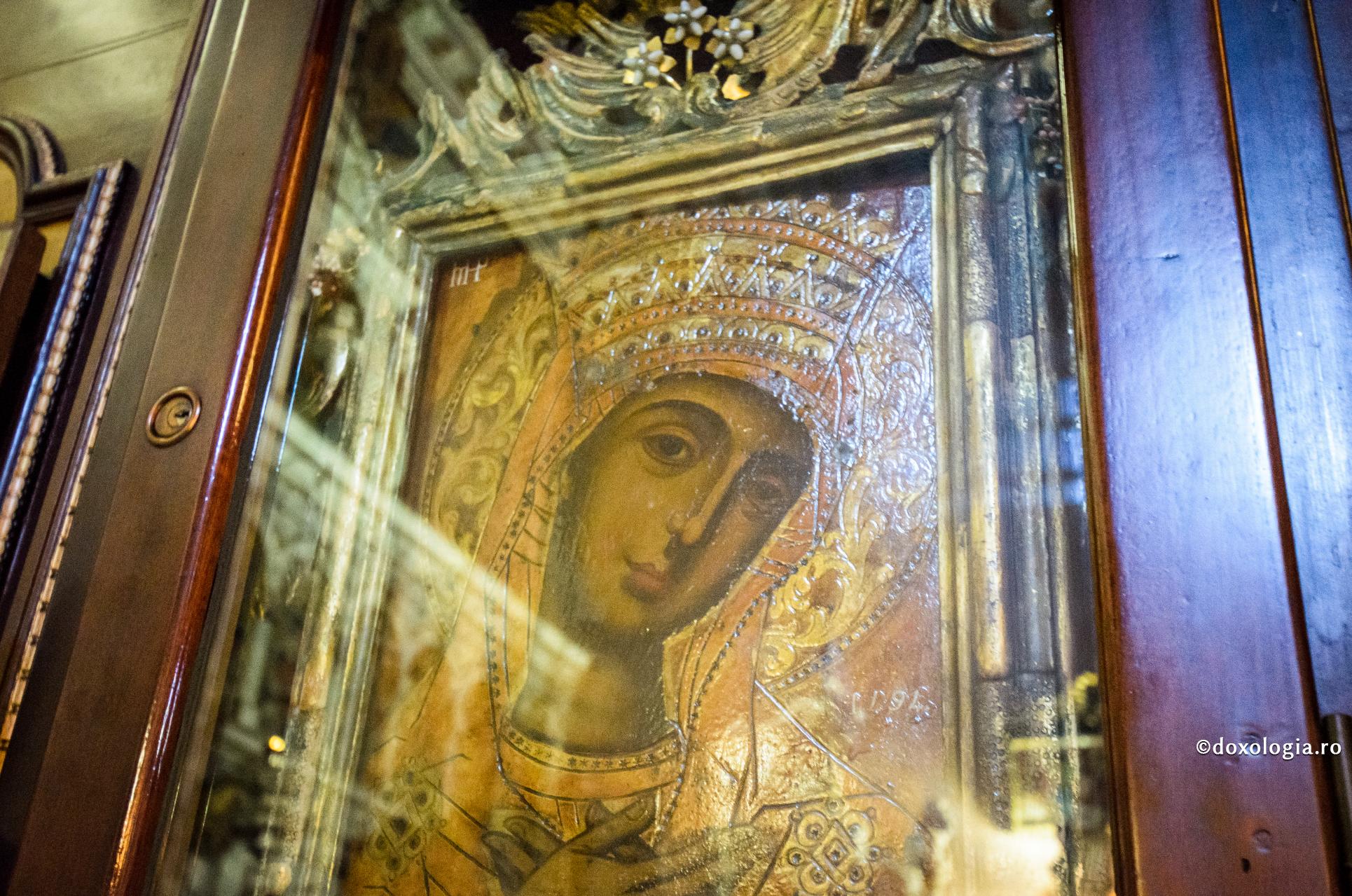 Preacinstirea Născătoarei de Dumnezeu în Ortodoxie / Foto: Bogdan Zamfirescu icoana Maicii Domnului