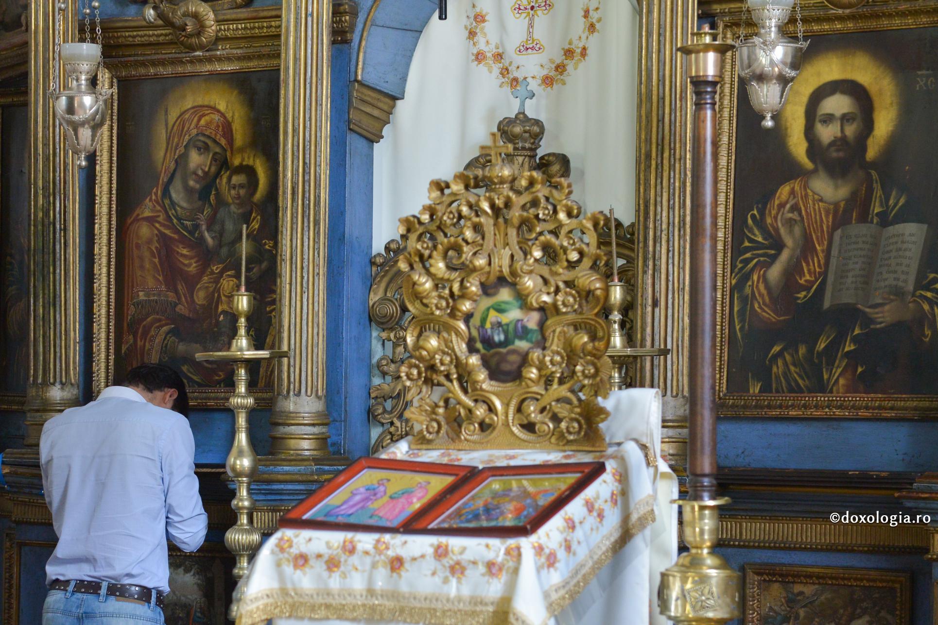 Maica Domnului îl miruieşte pe începătorul evlavios