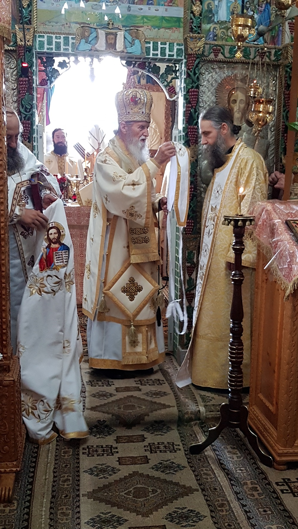 IPS Pimen: „Să alergăm cât mai des la Sfânta Taină a Spovedaniei”