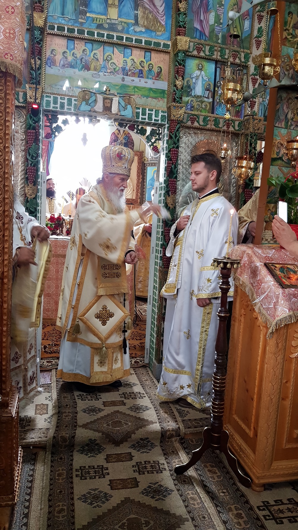 IPS Pimen: „Să alergăm cât mai des la Sfânta Taină a Spovedaniei”