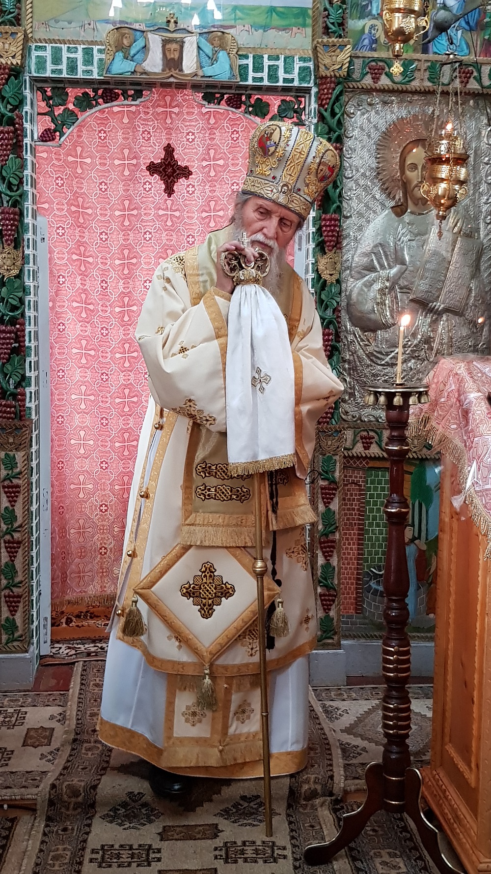 IPS Pimen: „Să alergăm cât mai des la Sfânta Taină a Spovedaniei”