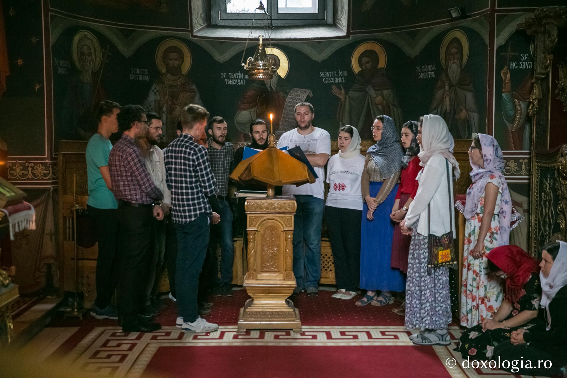 A început a patra ediție a pelerinajului pedestru „Pe urmele Sfinţilor Nemţeni”