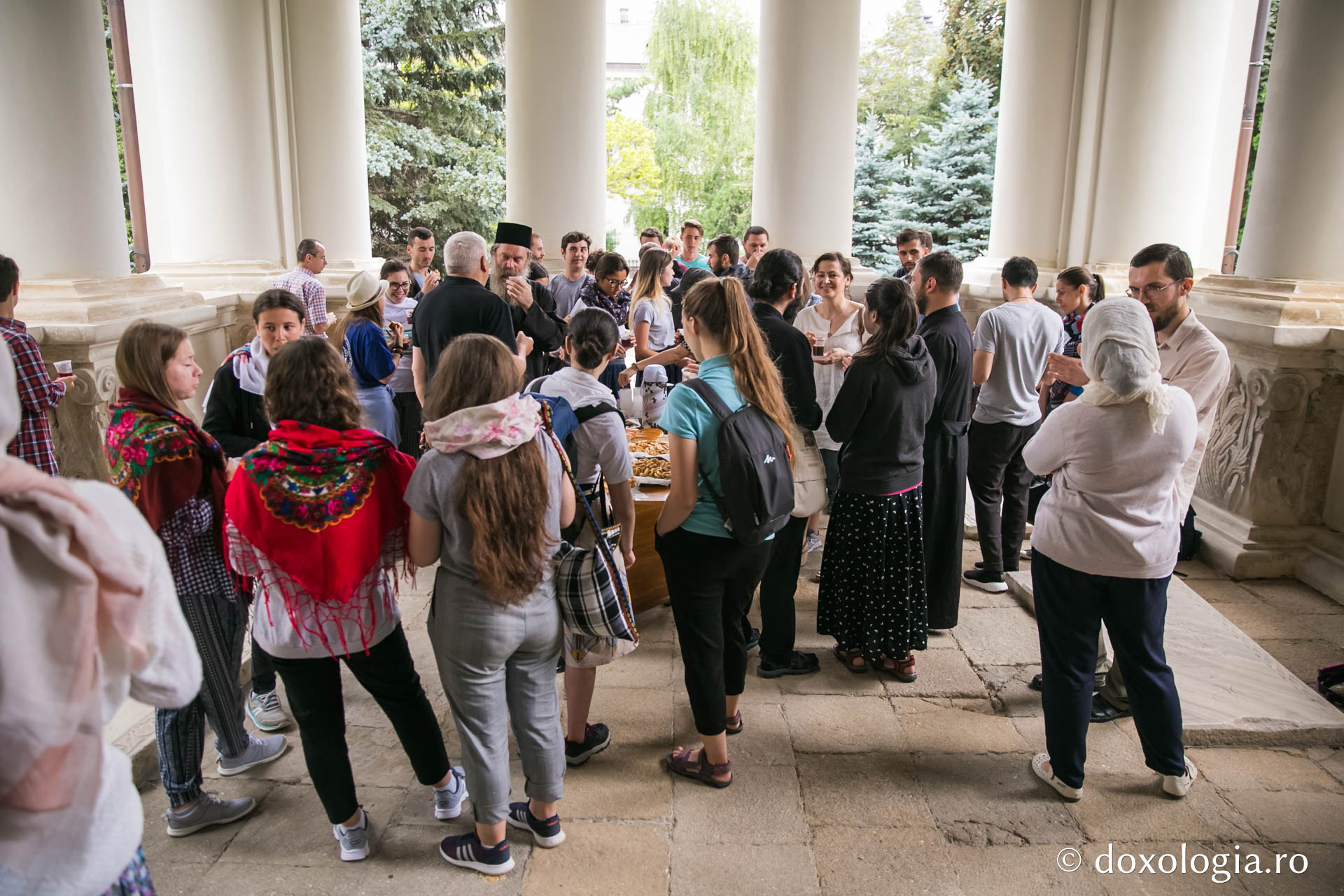 A început a patra ediție a pelerinajului pedestru „Pe urmele Sfinţilor Nemţeni”