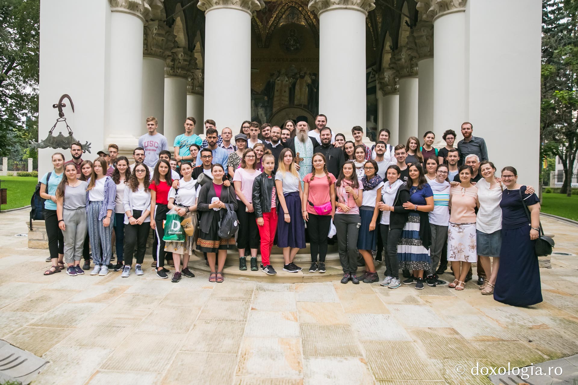 A început a patra ediție a pelerinajului pedestru „Pe urmele Sfinţilor Nemţeni”