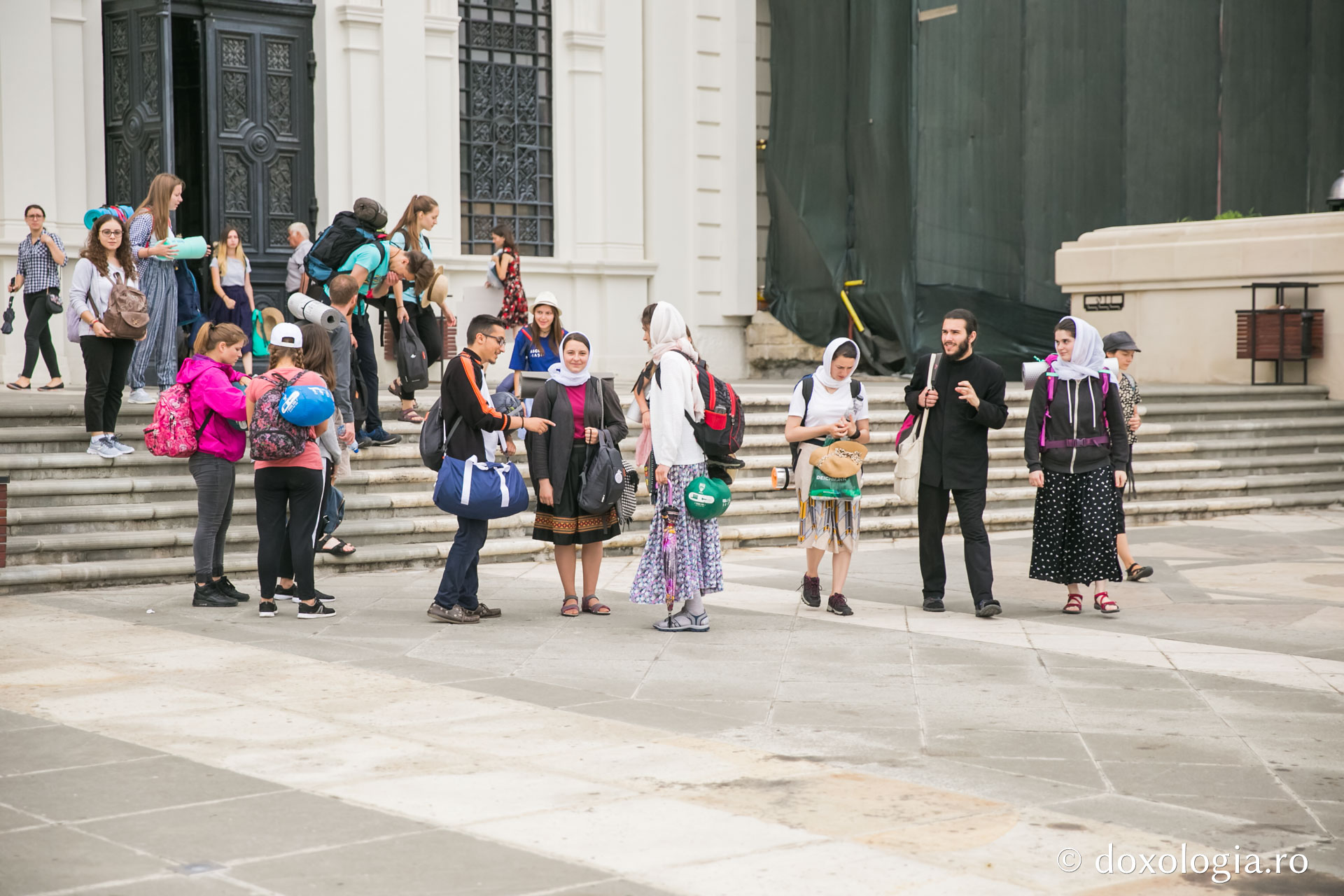 A început a patra ediție a pelerinajului pedestru „Pe urmele Sfinţilor Nemţeni”