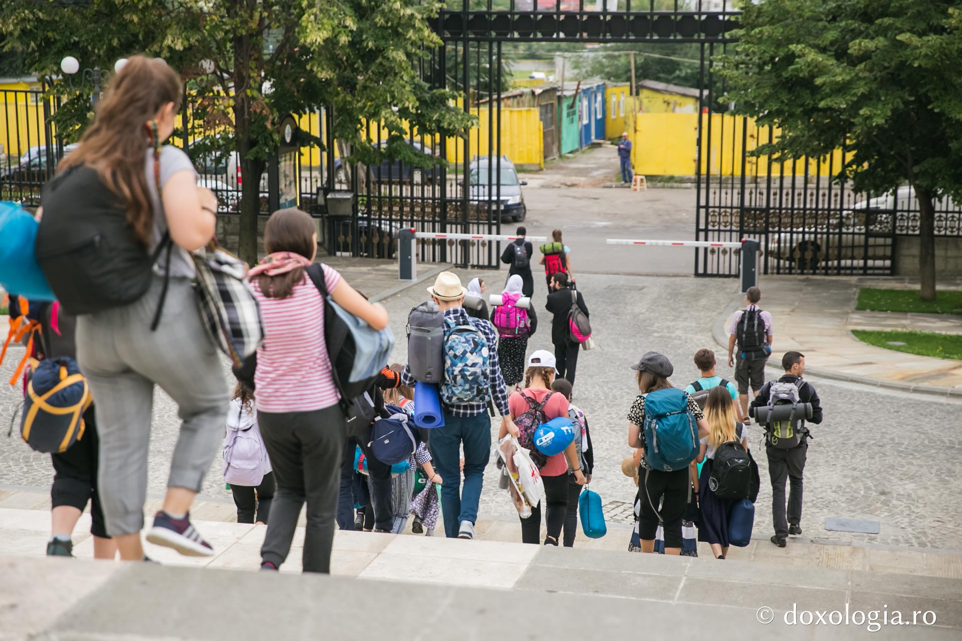 A început a patra ediție a pelerinajului pedestru „Pe urmele Sfinţilor Nemţeni”