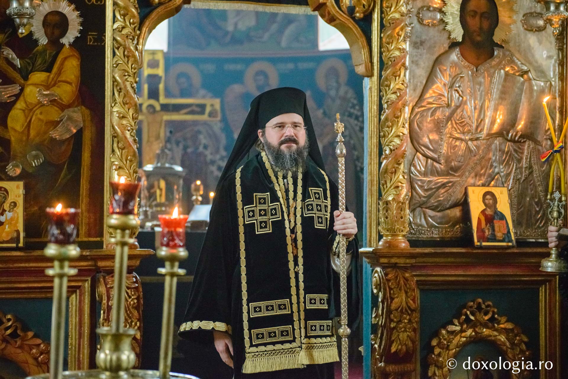 Foto: Flavius Popa Preasfinţitul Părinte Macarie împlineşte 10 ani de la întronizare