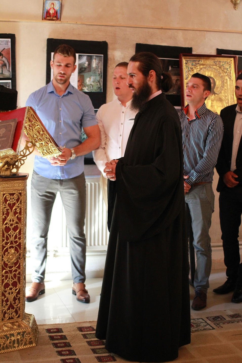 Emoţii deosebite la revederea Promoţiei 2008, la Seminarul Teologic Dorohoi