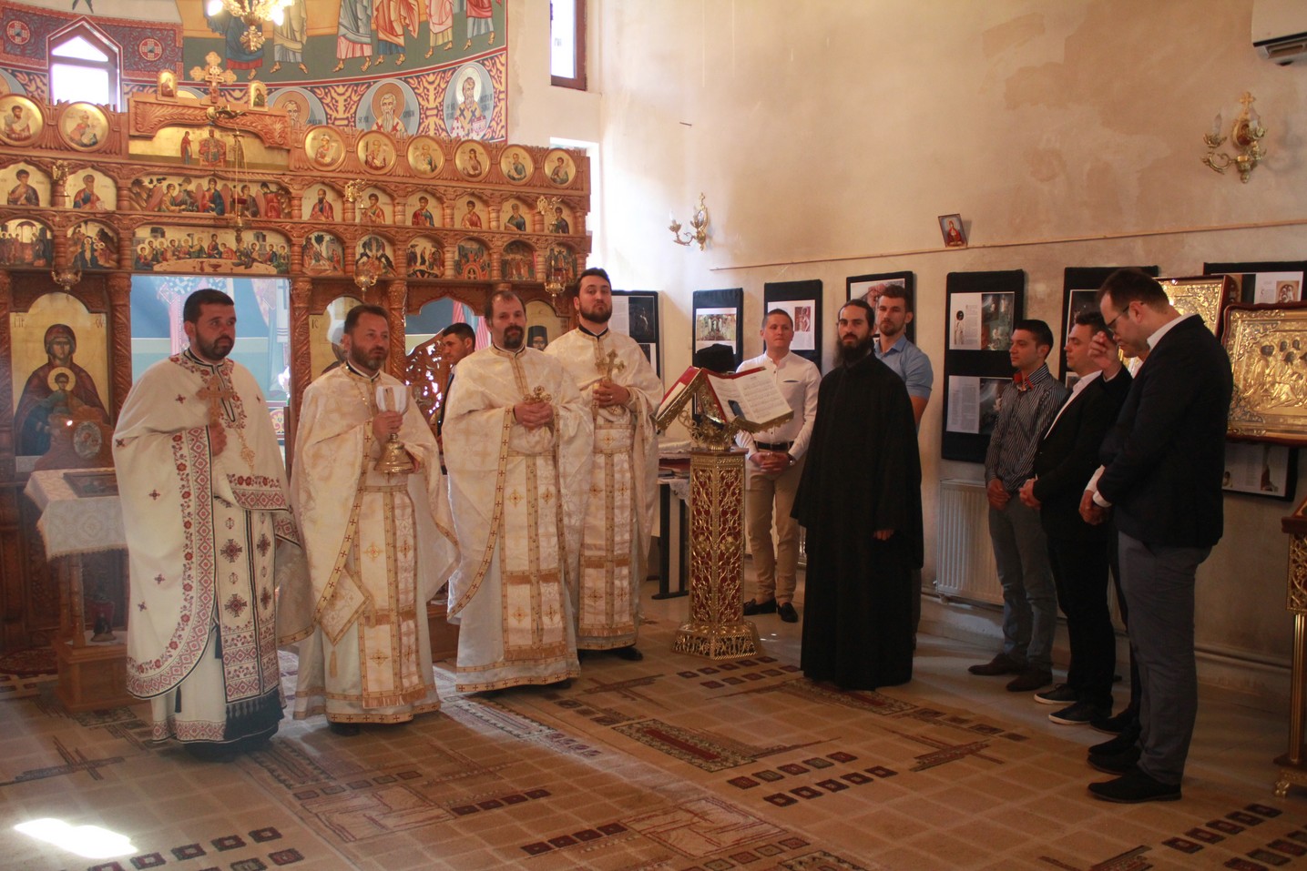 Emoţii deosebite la revederea Promoţiei 2008, la Seminarul Teologic Dorohoi