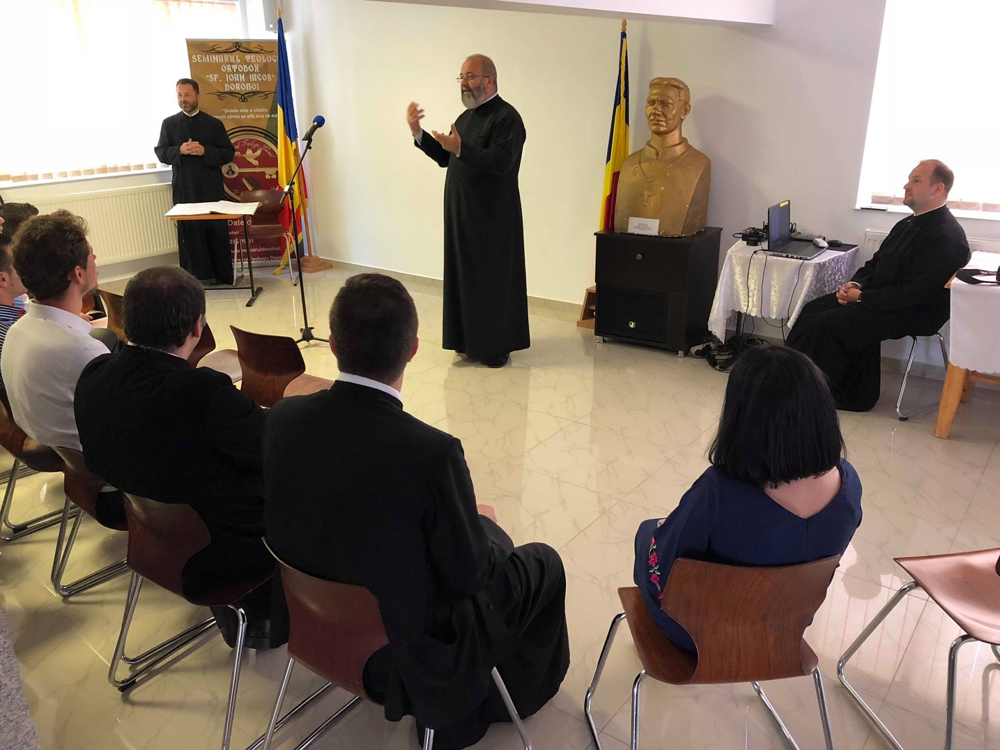 Emoţii deosebite la revederea Promoţiei 2008, la Seminarul Teologic Dorohoi