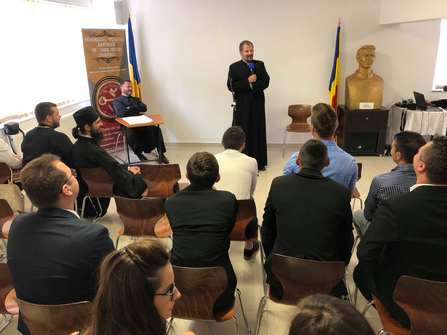 Emoţii deosebite la revederea Promoţiei 2008, la Seminarul Teologic Dorohoi