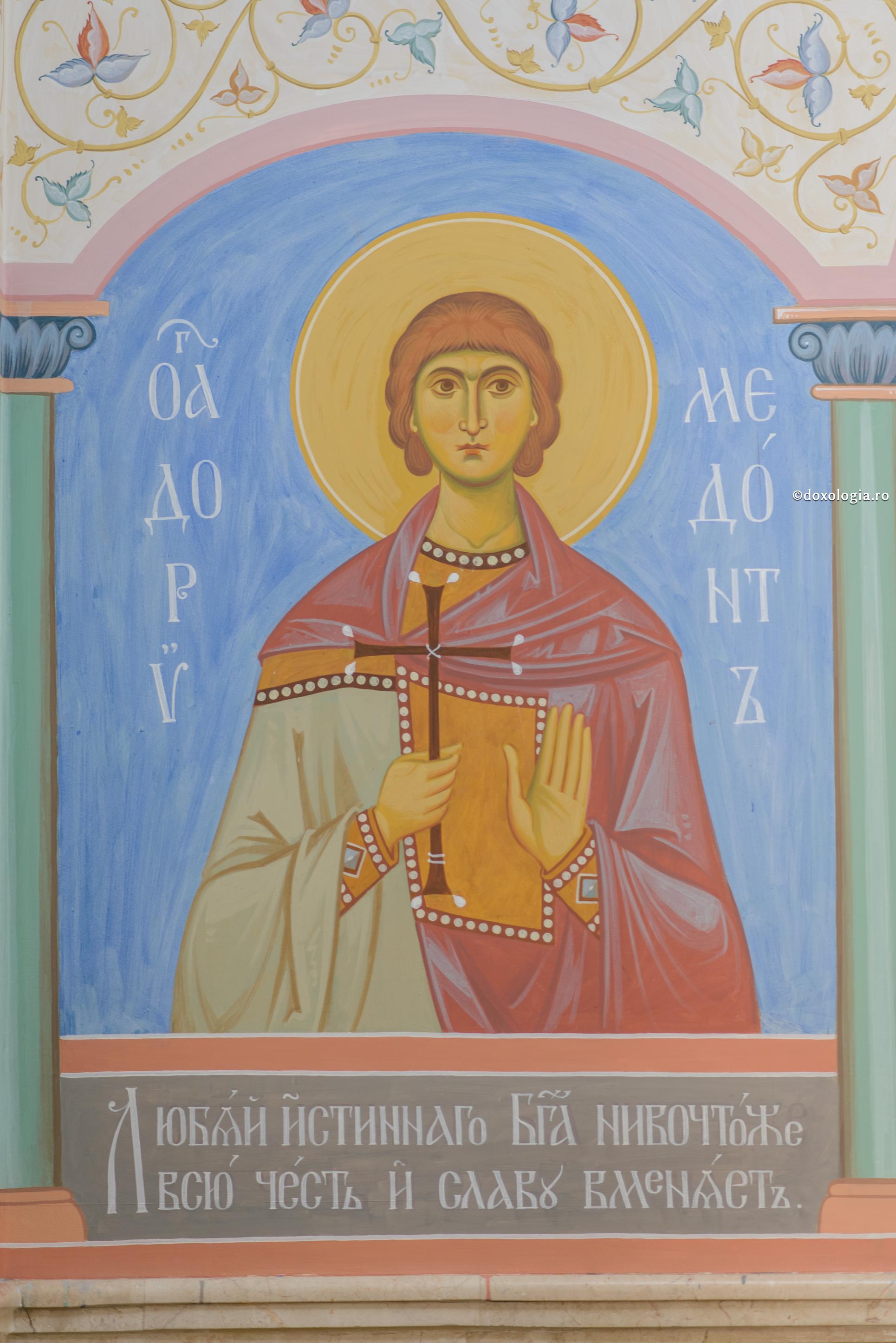 Troparul Sfântului Mare Mucenic şi Tămăduitor Pantelimon