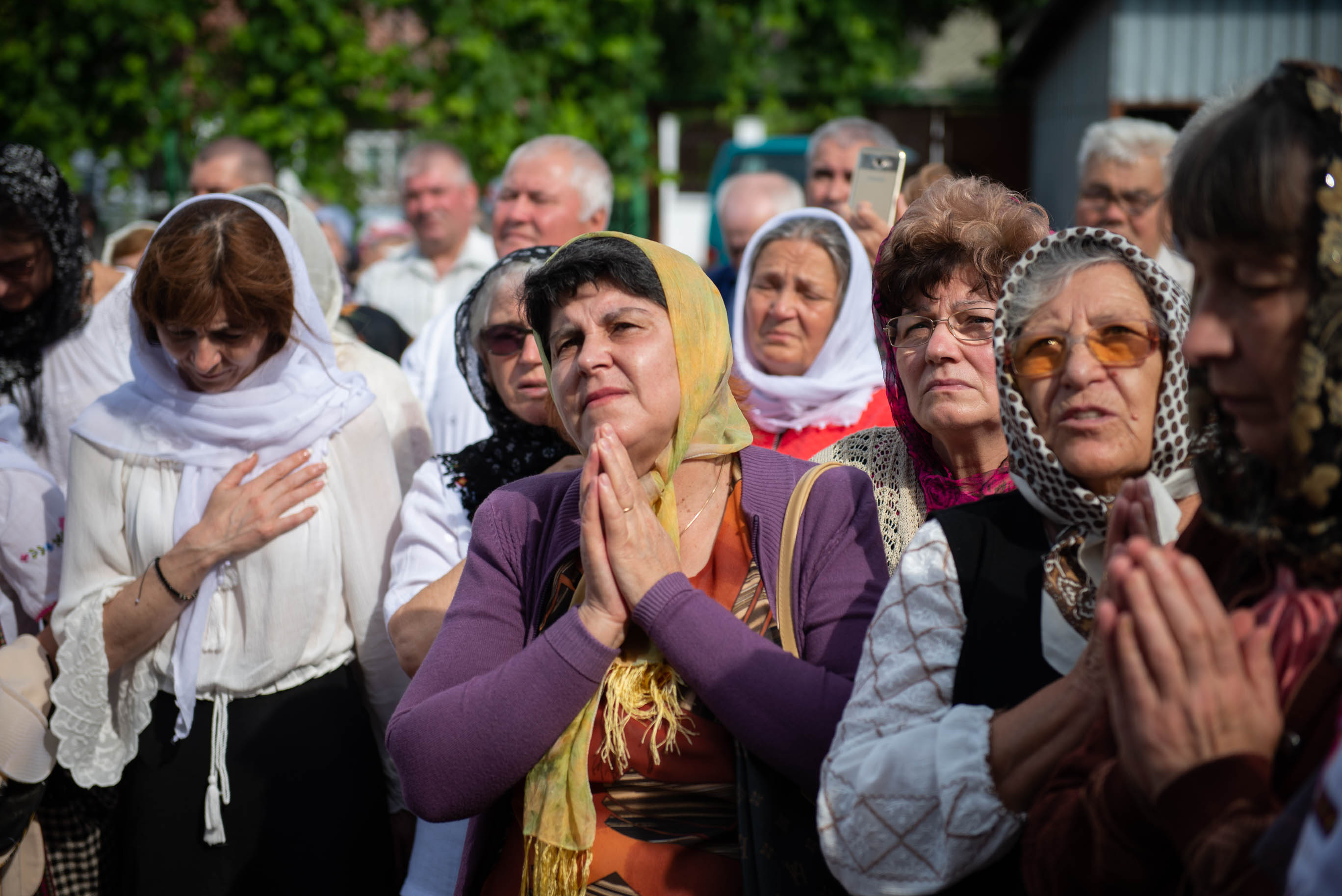 Foto: Alex Atudori Liturghie și sfințire de așezământ parohial, oficiate de IPS Mitropolit Teofan la Piatra Neamț