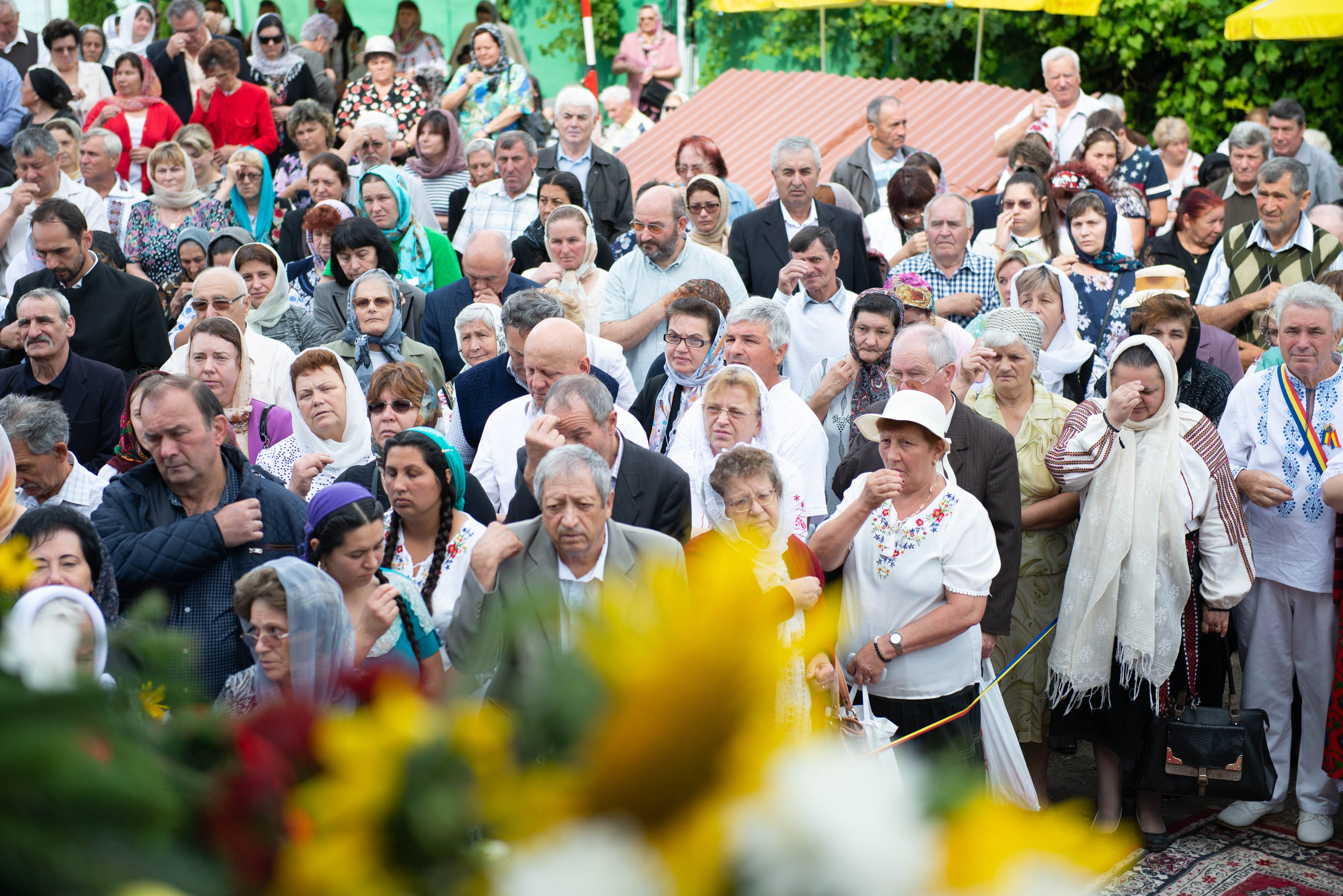 Foto: Alex Atudori Liturghie și sfințire de așezământ parohial, oficiate de IPS Mitropolit Teofan la Piatra Neamț