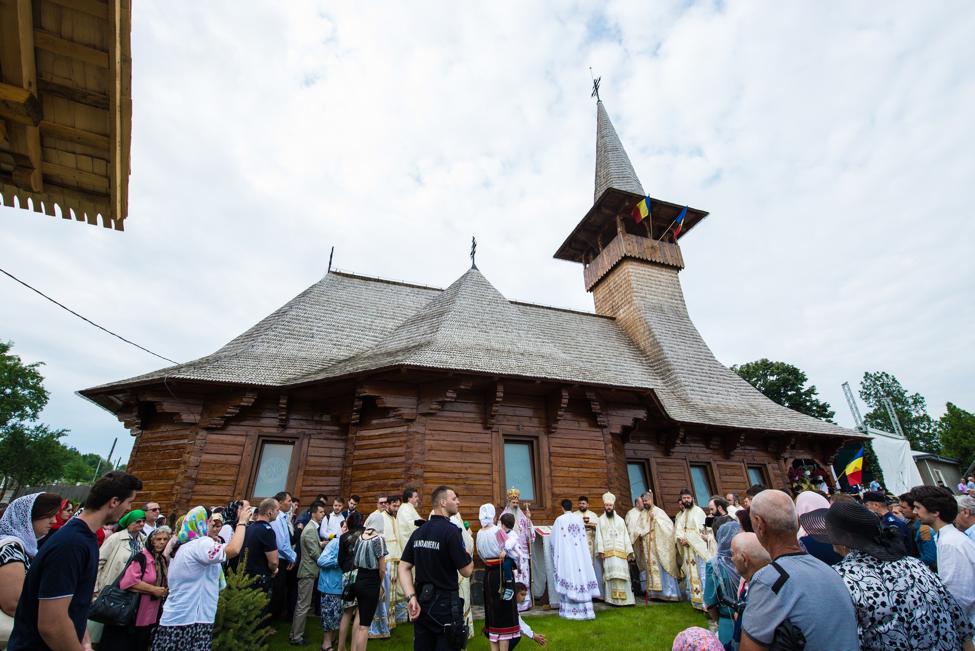 Sfințire de biserică la Dancaș: „Ce ne dă Dumnezeu în Sfânta Biserică? Ne dă iertare de păcate”