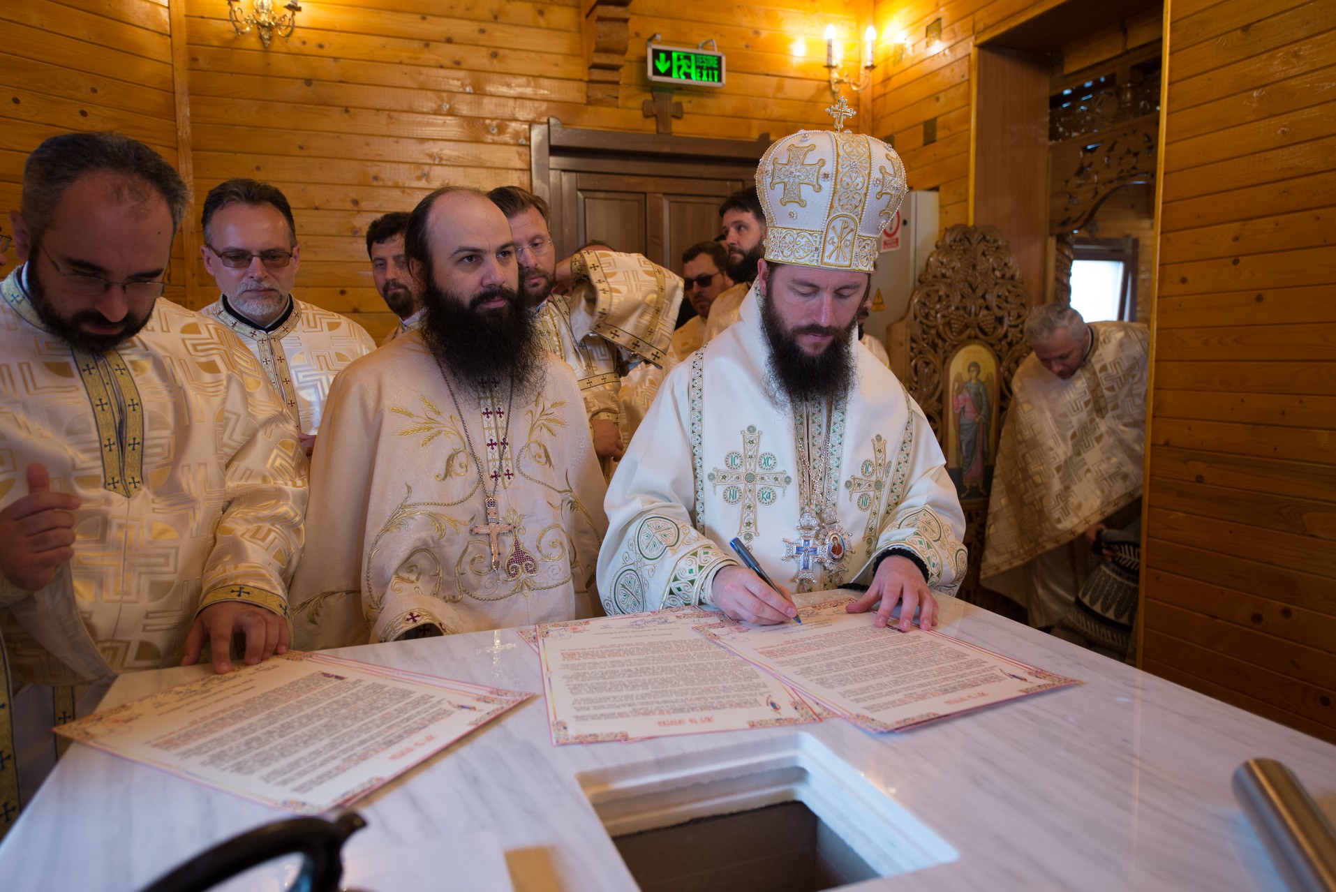 Foto: Tudorel Rusu Sfințire de biserică la Dancaș: „Ce ne dă Dumnezeu în Sfânta Biserică? Ne dă iertare de păcate”