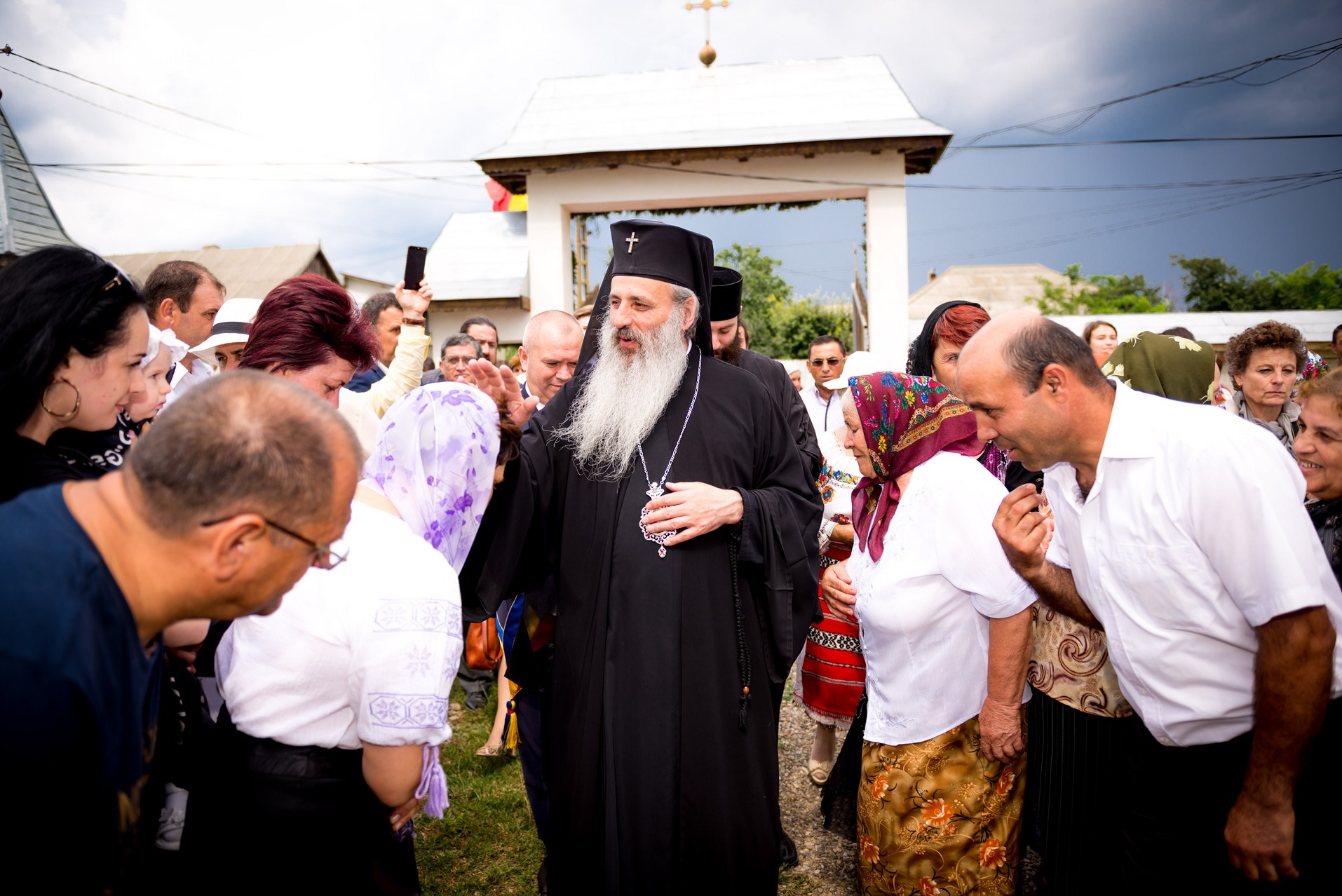 Sfinţire de casă parohială în Cucuteni - Leţcani, oficiată de IPS Mitropolit Teofan