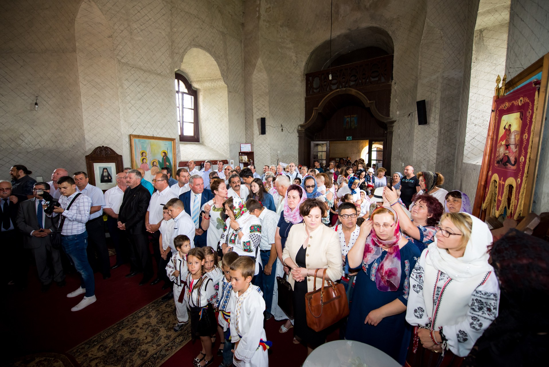 Sfinţire de casă parohială în Cucuteni - Leţcani, oficiată de IPS Mitropolit Teofan