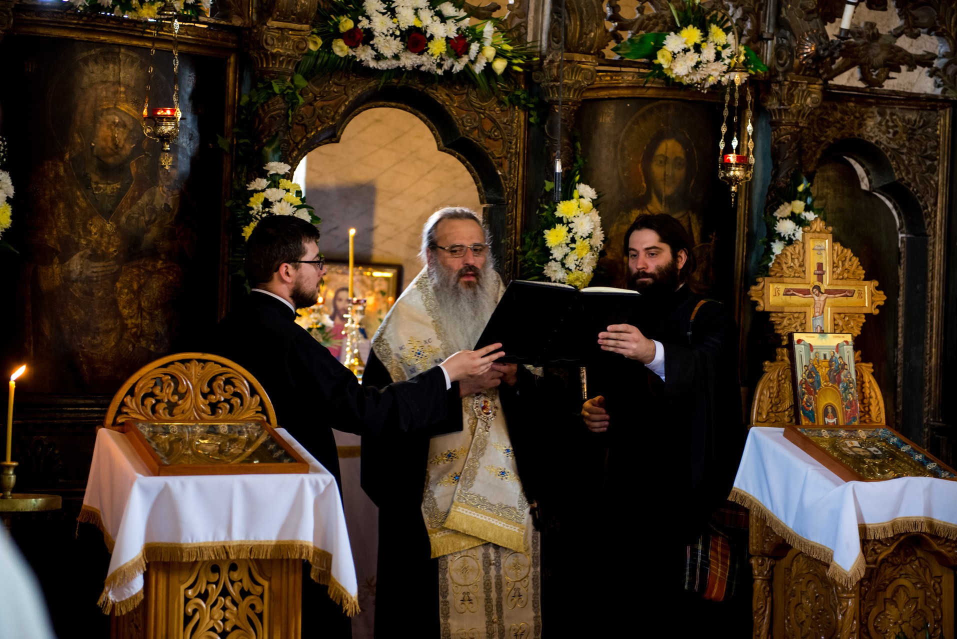 Sfinţire de casă parohială în Cucuteni - Leţcani, oficiată de IPS Mitropolit Teofan