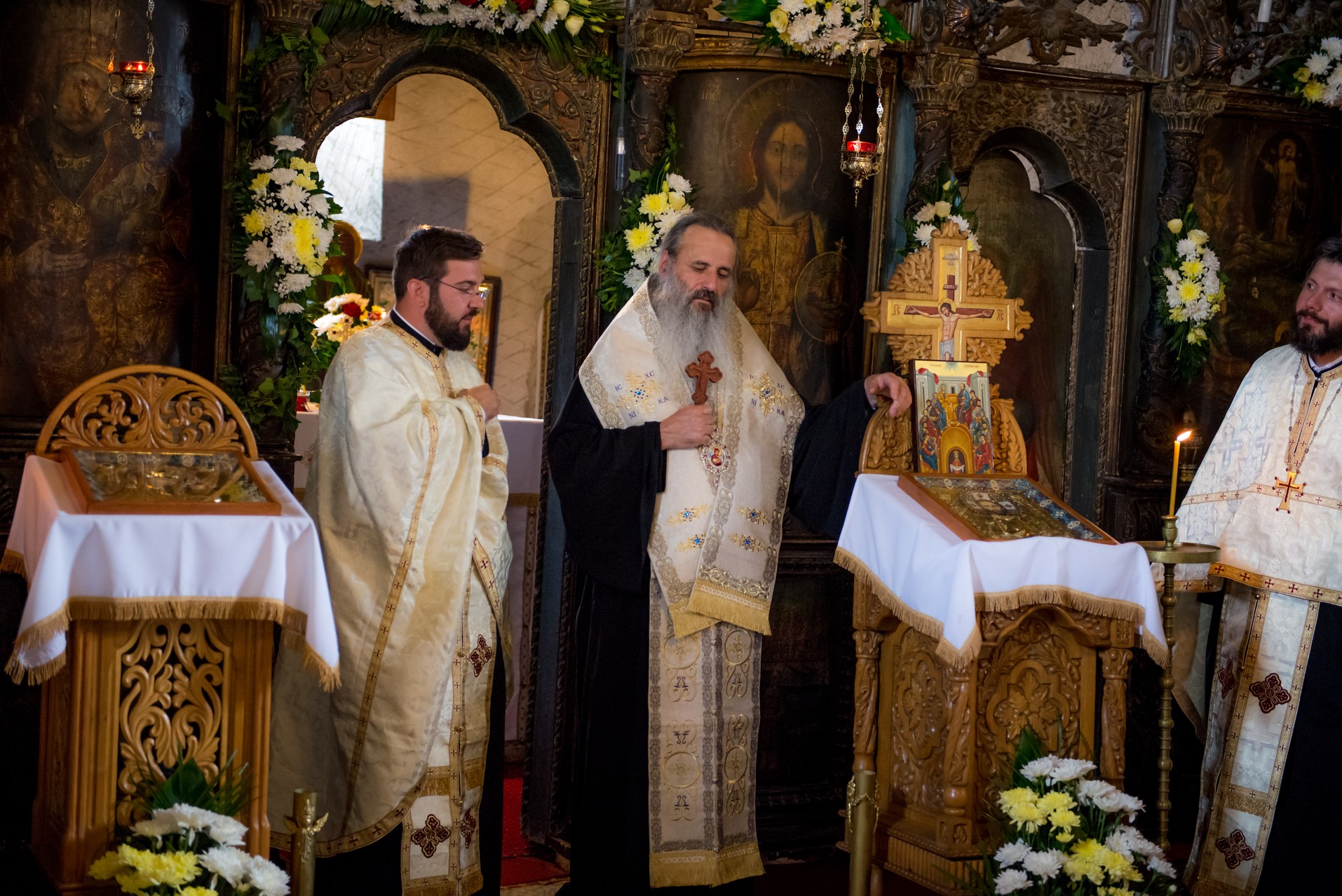 Sfinţire de casă parohială în Cucuteni - Leţcani, oficiată de IPS Mitropolit Teofan