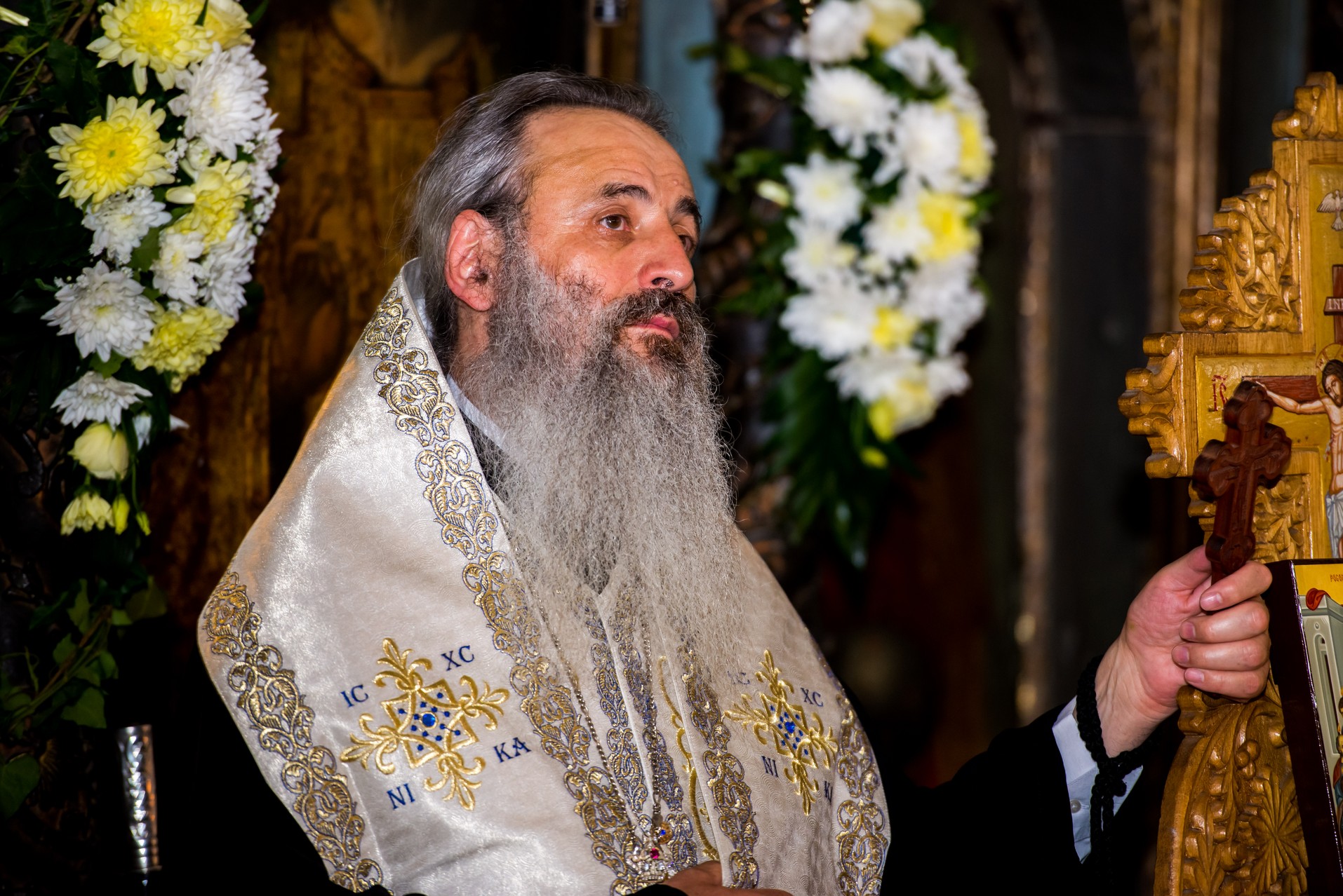 Sfinţire de casă parohială în Cucuteni - Leţcani, oficiată de IPS Mitropolit Teofan