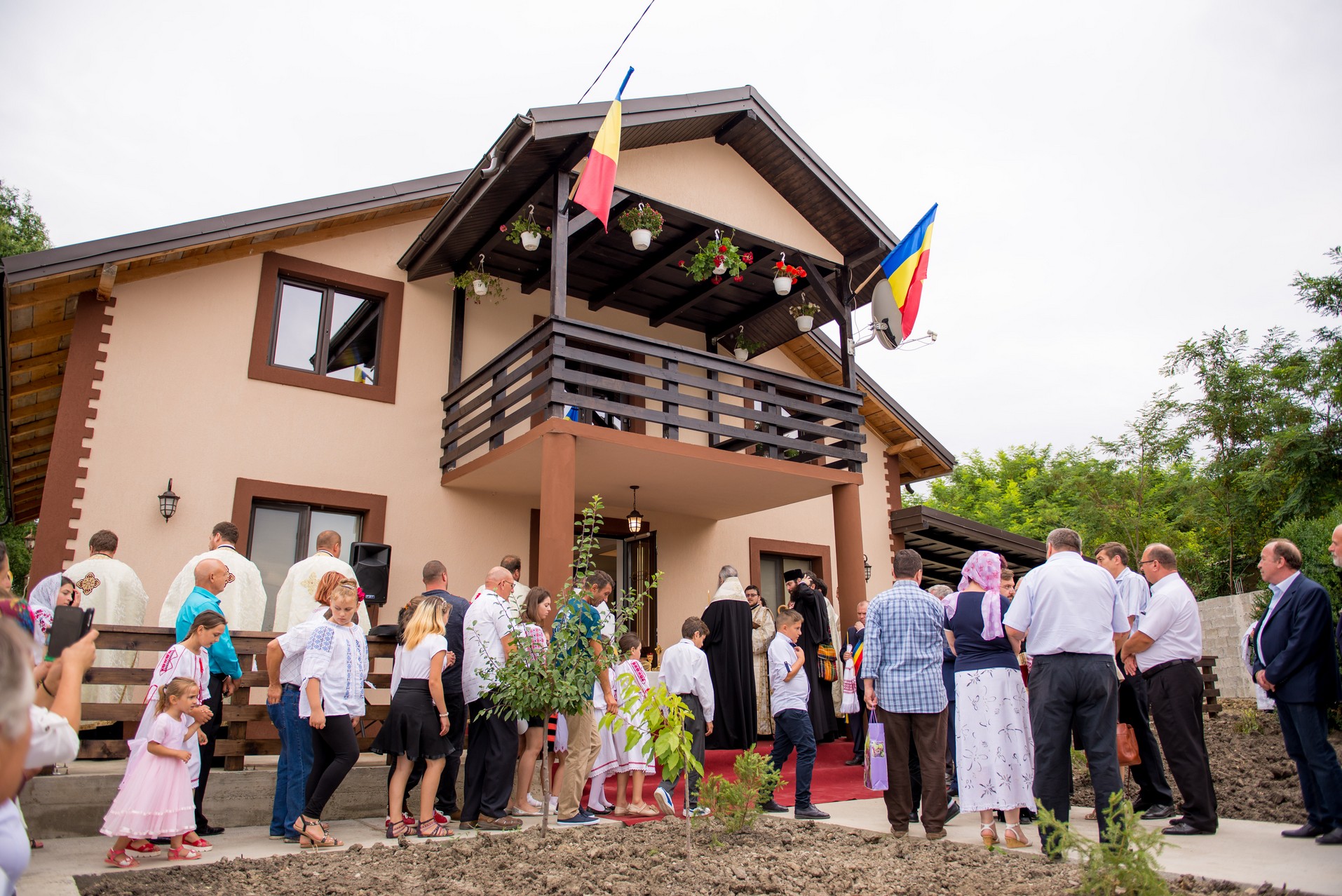 Sfinţire de casă parohială în Cucuteni - Leţcani, oficiată de IPS Mitropolit Teofan