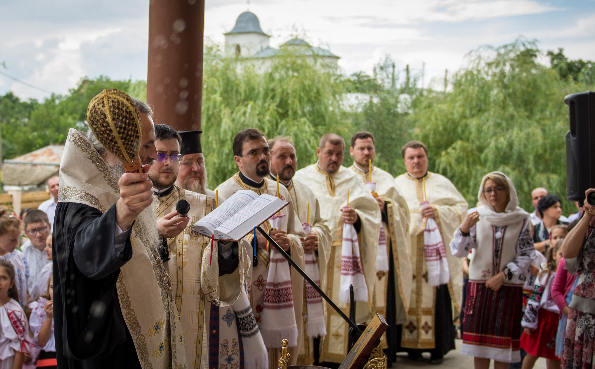 Sfinţire de casă parohială în Cucuteni - Leţcani, oficiată de IPS Mitropolit Teofan