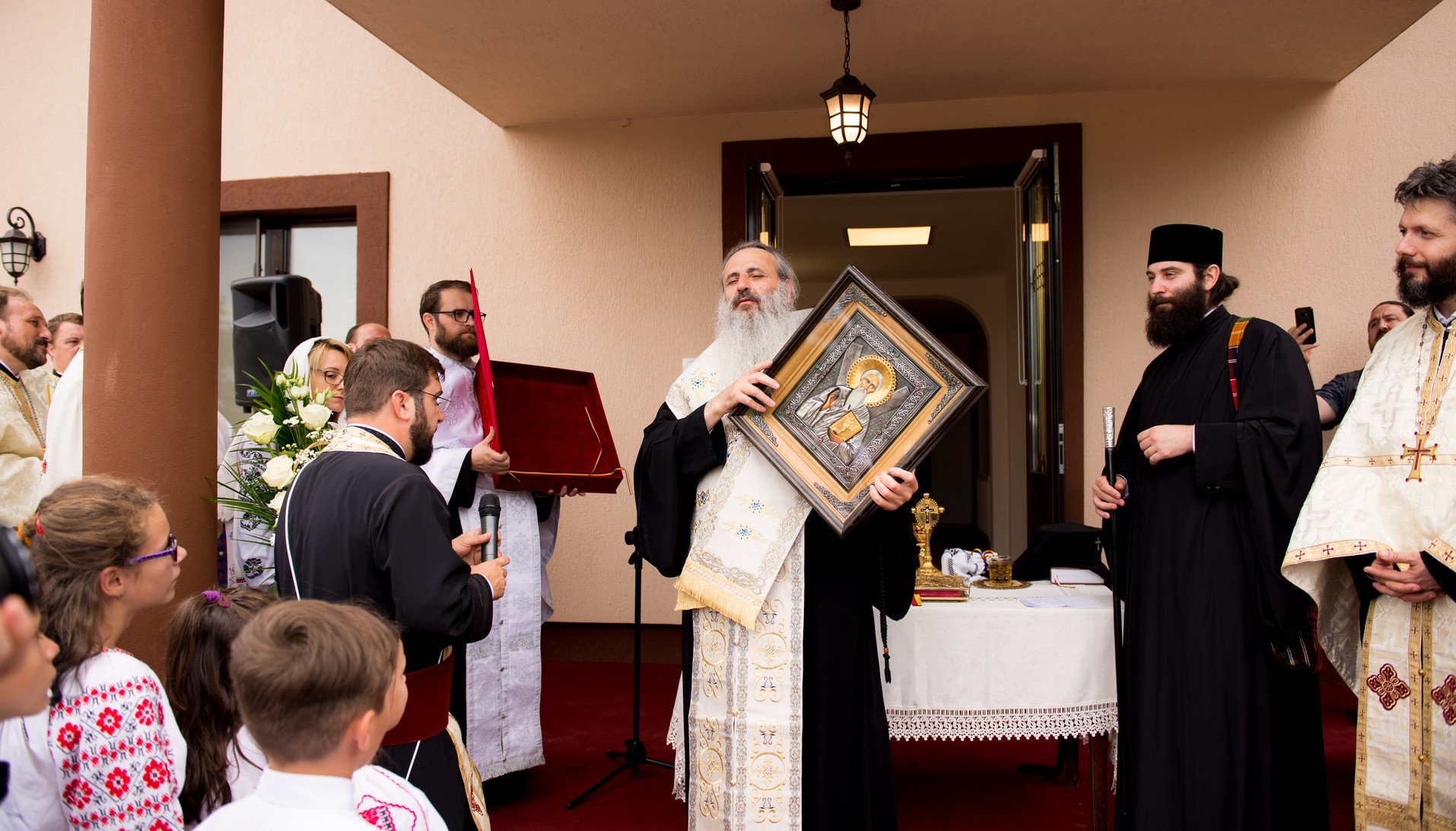 Sfinţire de casă parohială în Cucuteni - Leţcani, oficiată de IPS Mitropolit Teofan