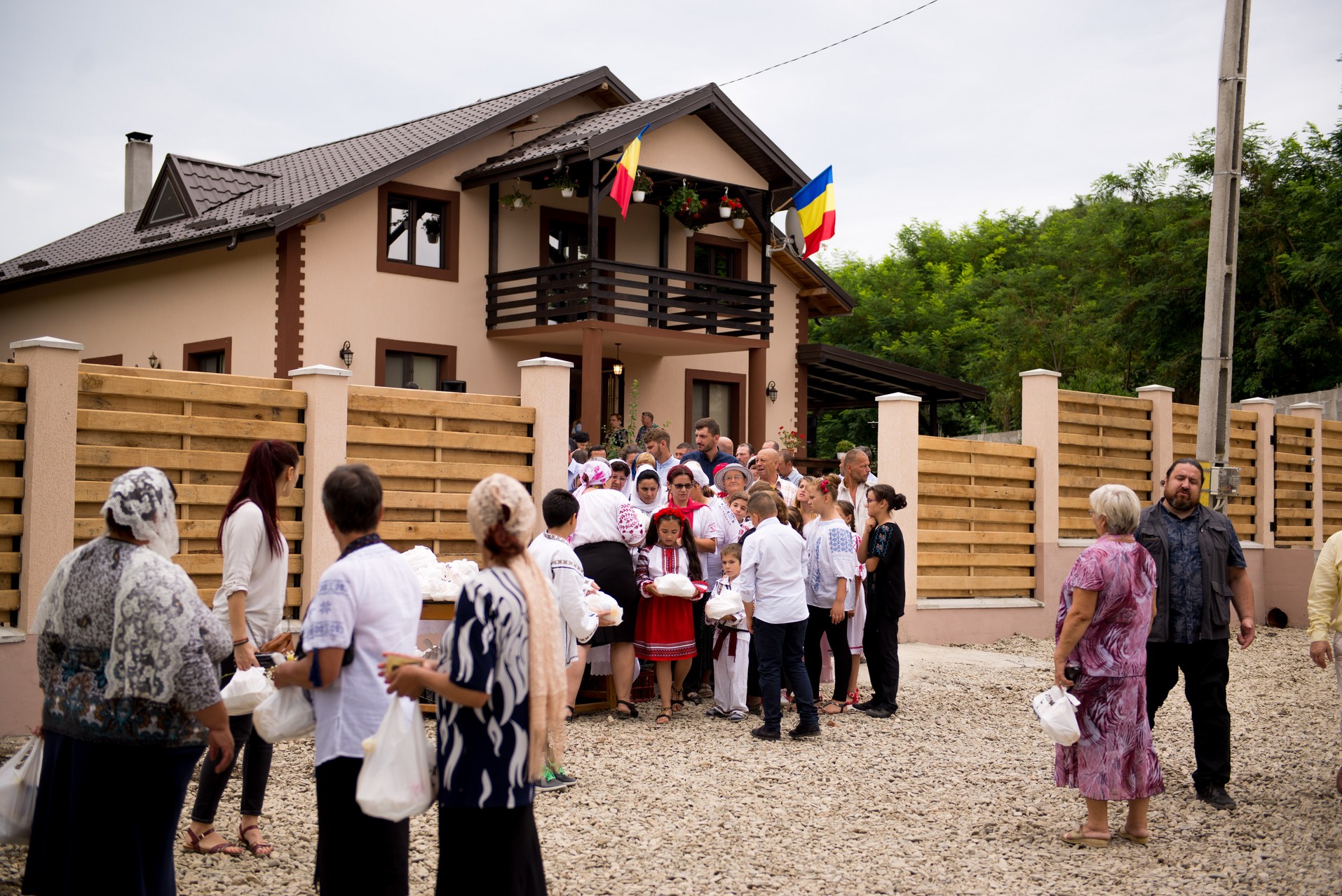 Sfinţire de casă parohială în Cucuteni - Leţcani, oficiată de IPS Mitropolit Teofan