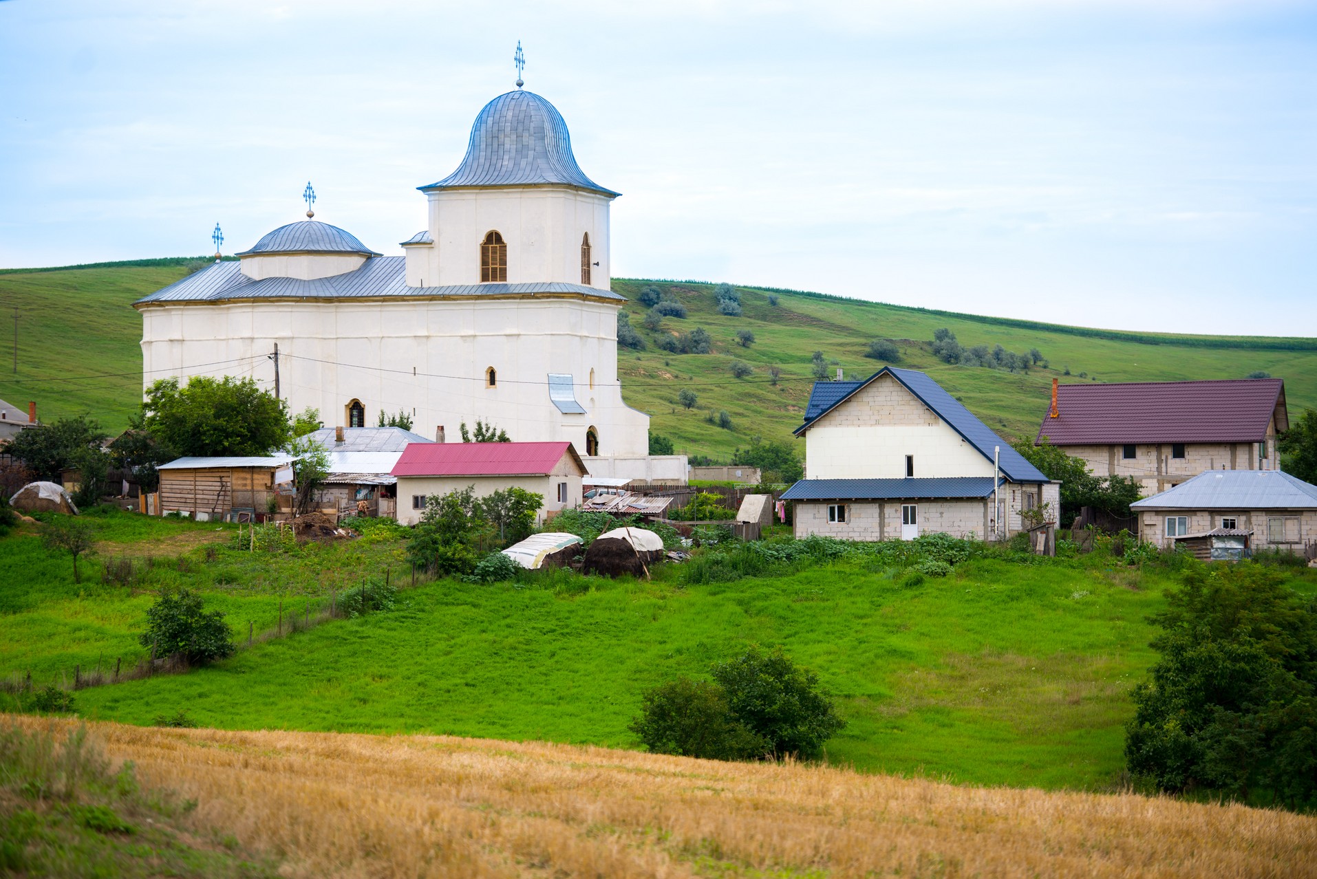 Sfinţire de casă parohială în Cucuteni - Leţcani, oficiată de IPS Mitropolit Teofan