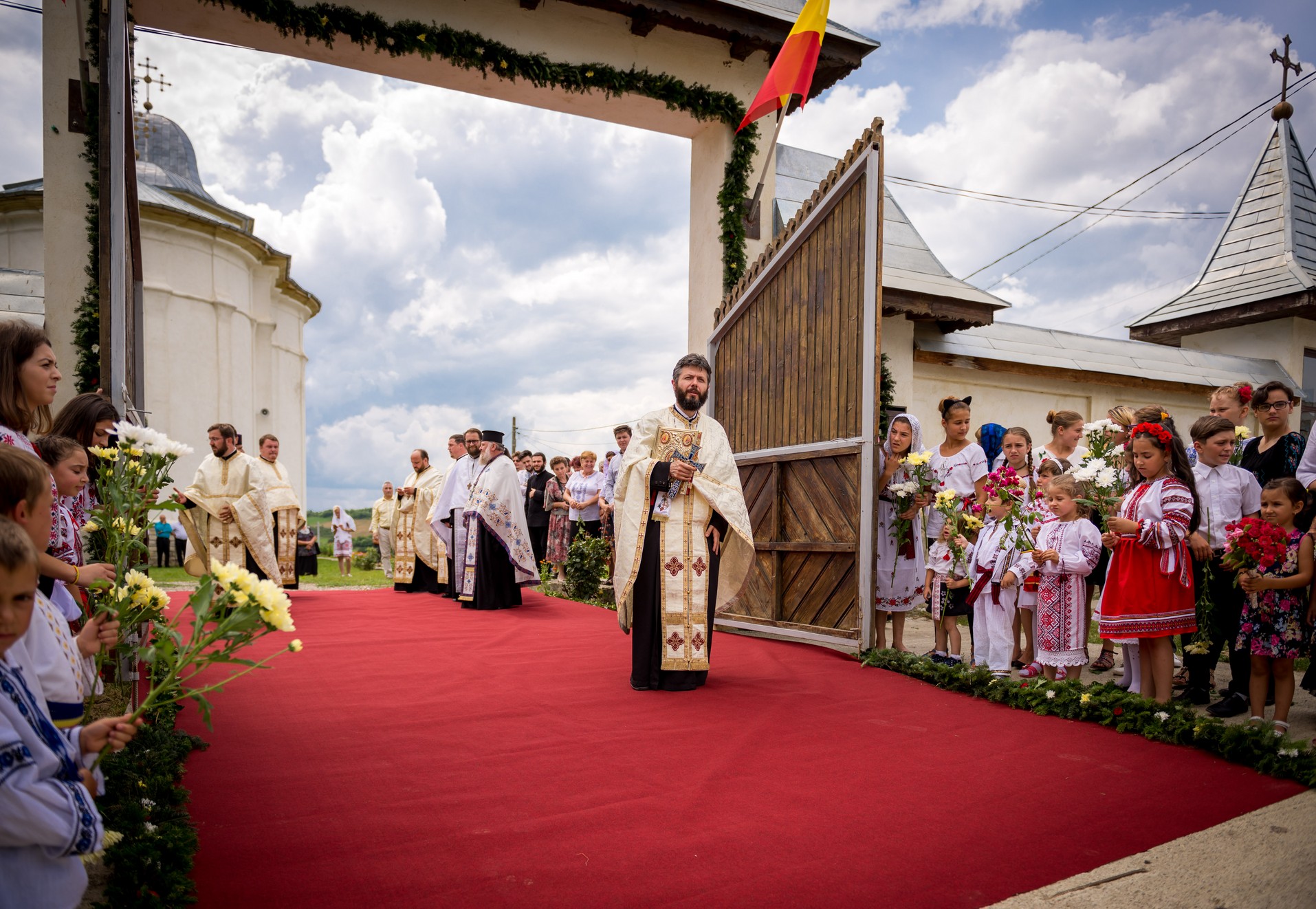 Sfinţire de casă parohială în Cucuteni - Leţcani, oficiată de IPS Mitropolit Teofan