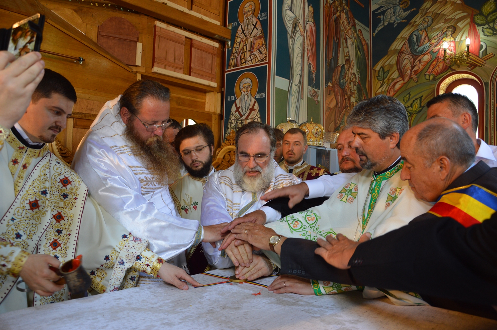 Biserica Parohiei Ciobănuş-Straja, sfinţită de doi ierarhi