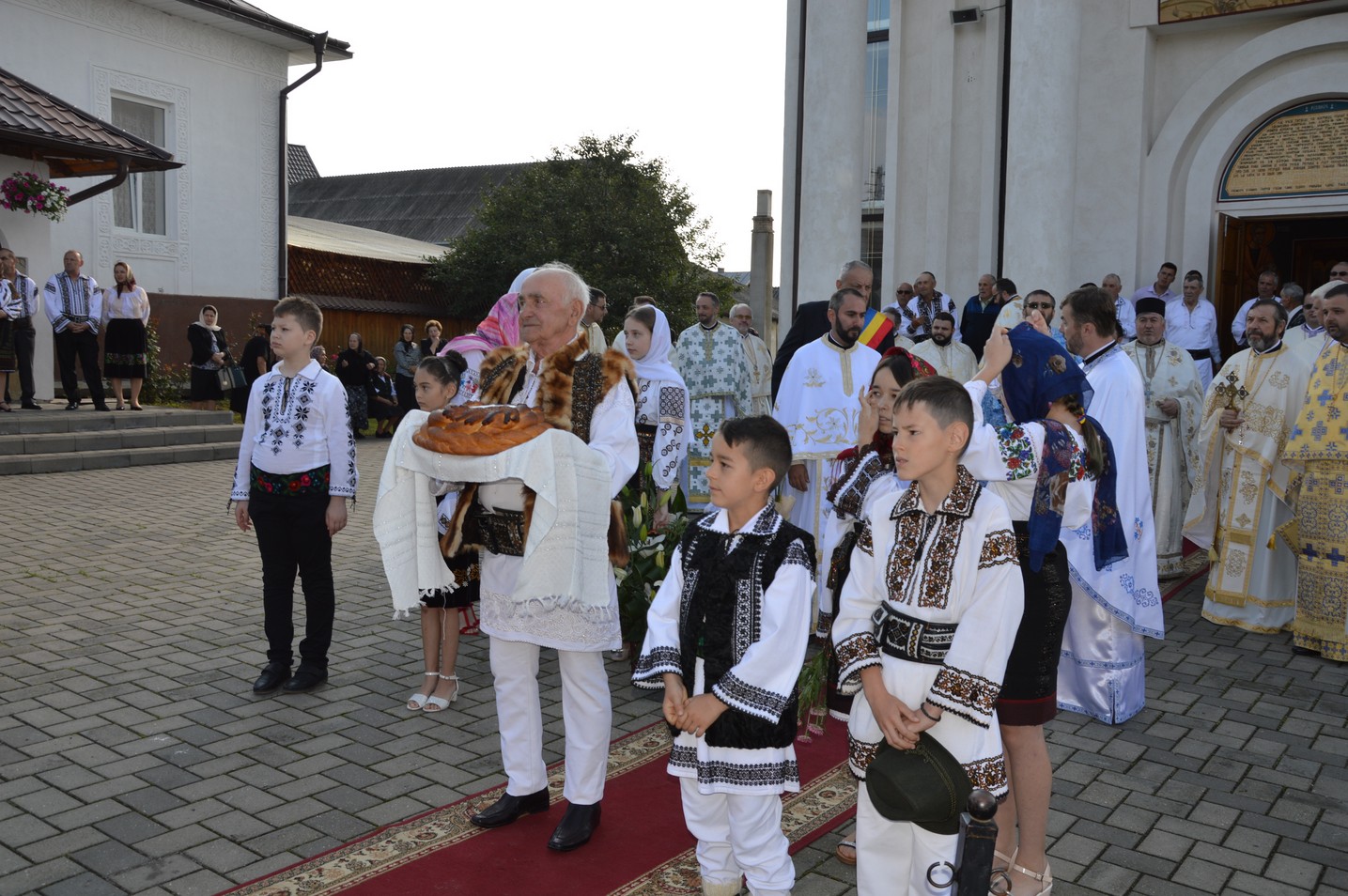 A fost sfinţită pictura bisericii din Botoşana