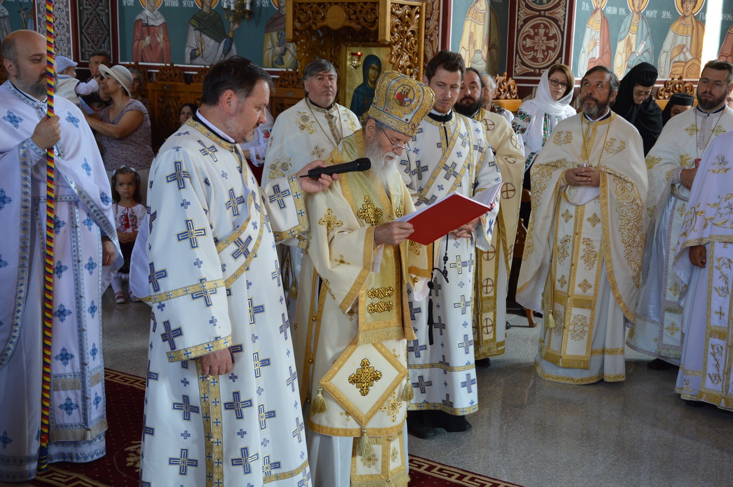 A fost sfinţită pictura bisericii din Botoşana